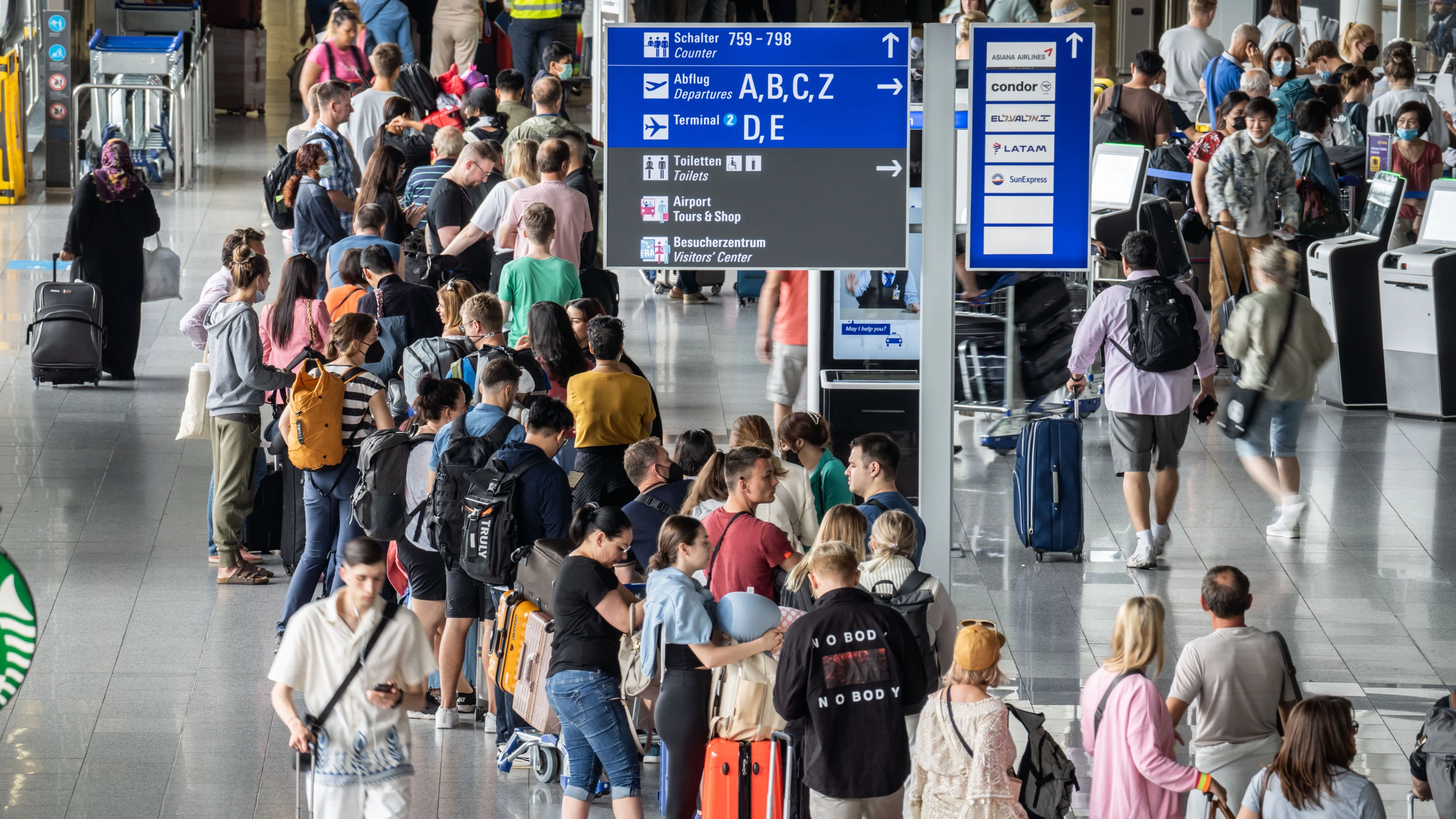 Bild: Rhein-Main-Feierabendbriefing: Ferienbeginn: Diese Hinweise sollten Flugreisende beachten