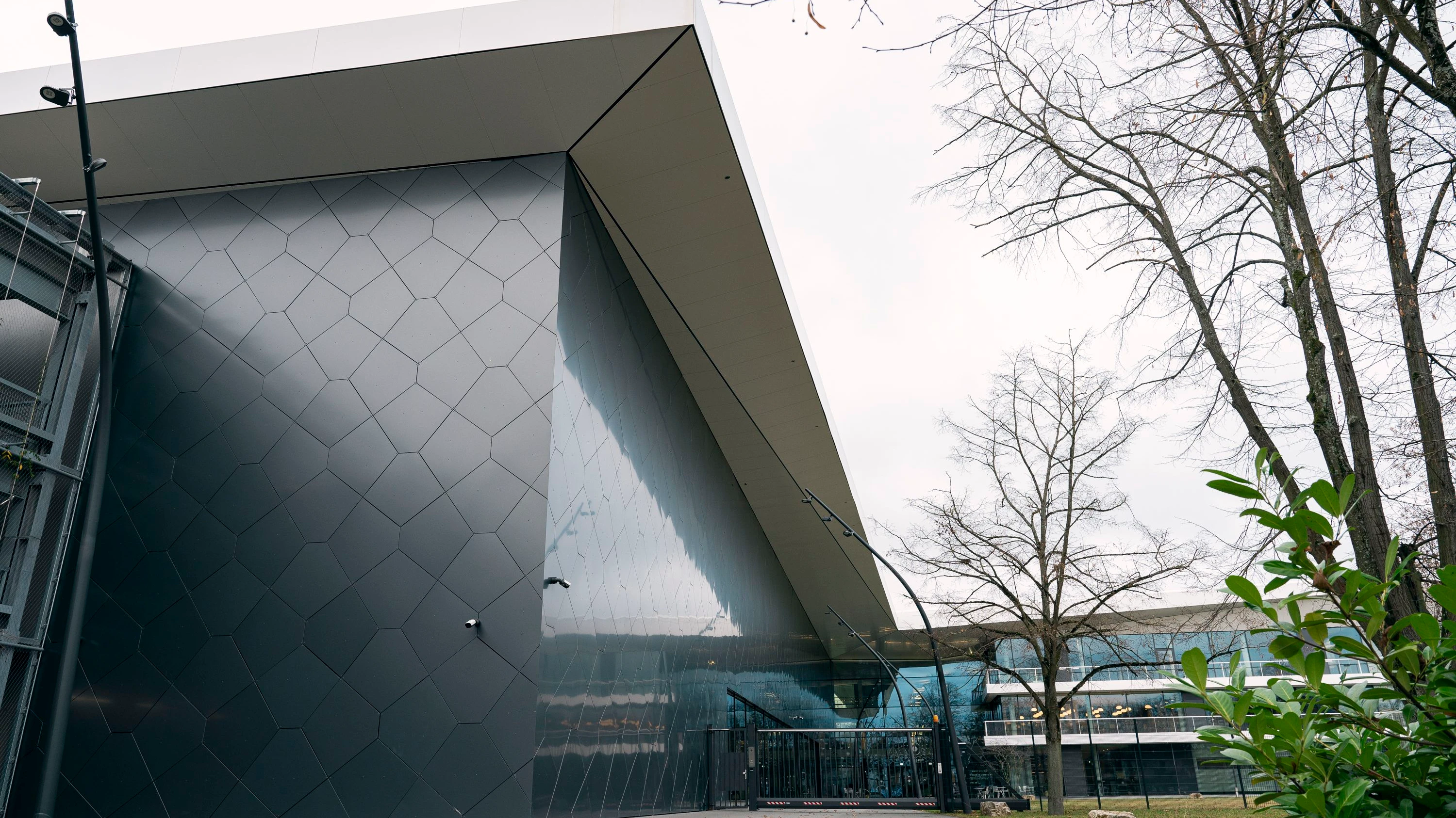 Eine Person verletzt: Sauna brennt im DFB-Campus