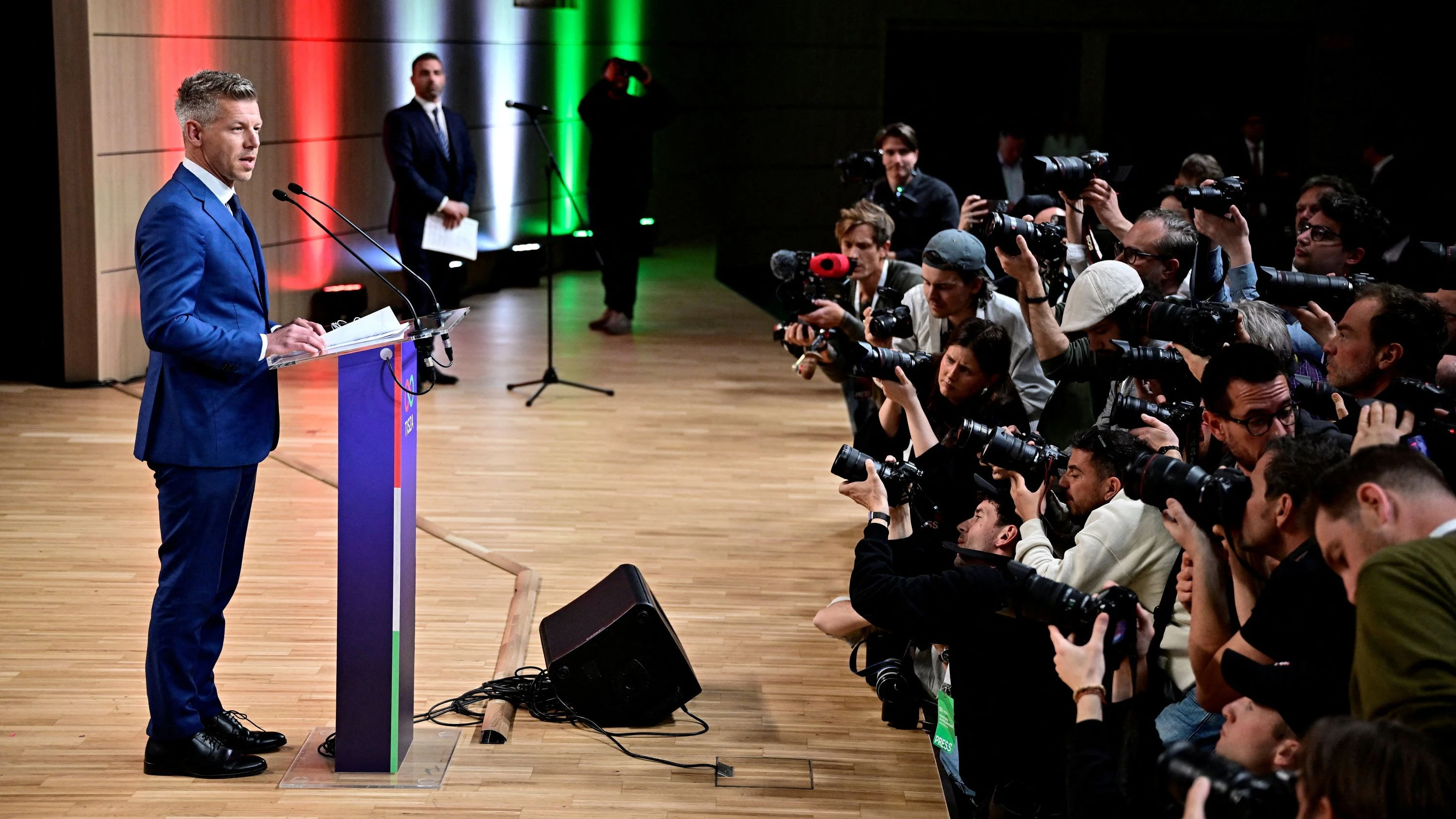 Ungarn nach der Wahl: Die Fähnchen drehen sich im Wind Ungarn nach der Wahl: Die Fähnchen drehen sich im Wind