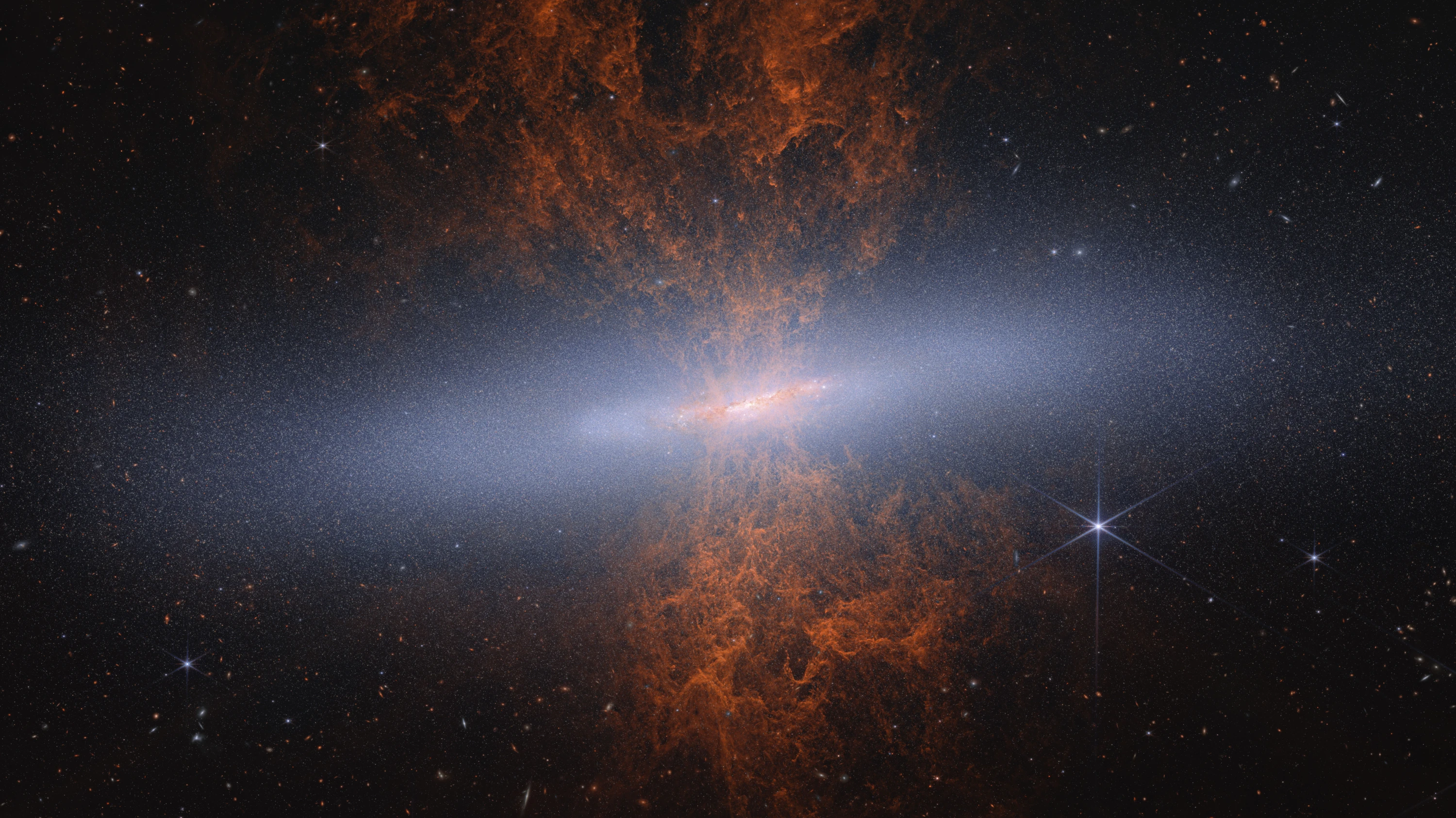 Jedes Jahr Dutzende neue Welten: Die Starburst-Galaxie M 82 im Sternbild der Großen Bärin - NASA, ESA, CSA, A. Smercina (STS)