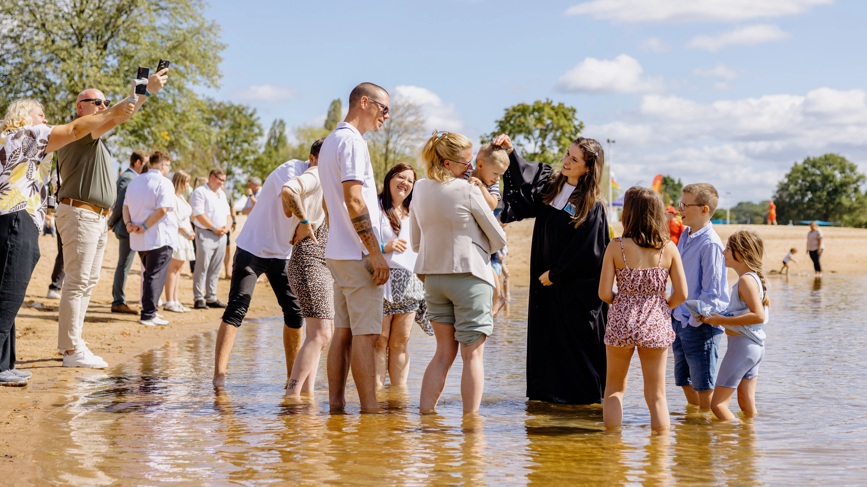 Taufe wie am Jordan: Wenn die Pfarrerin in den See steigt