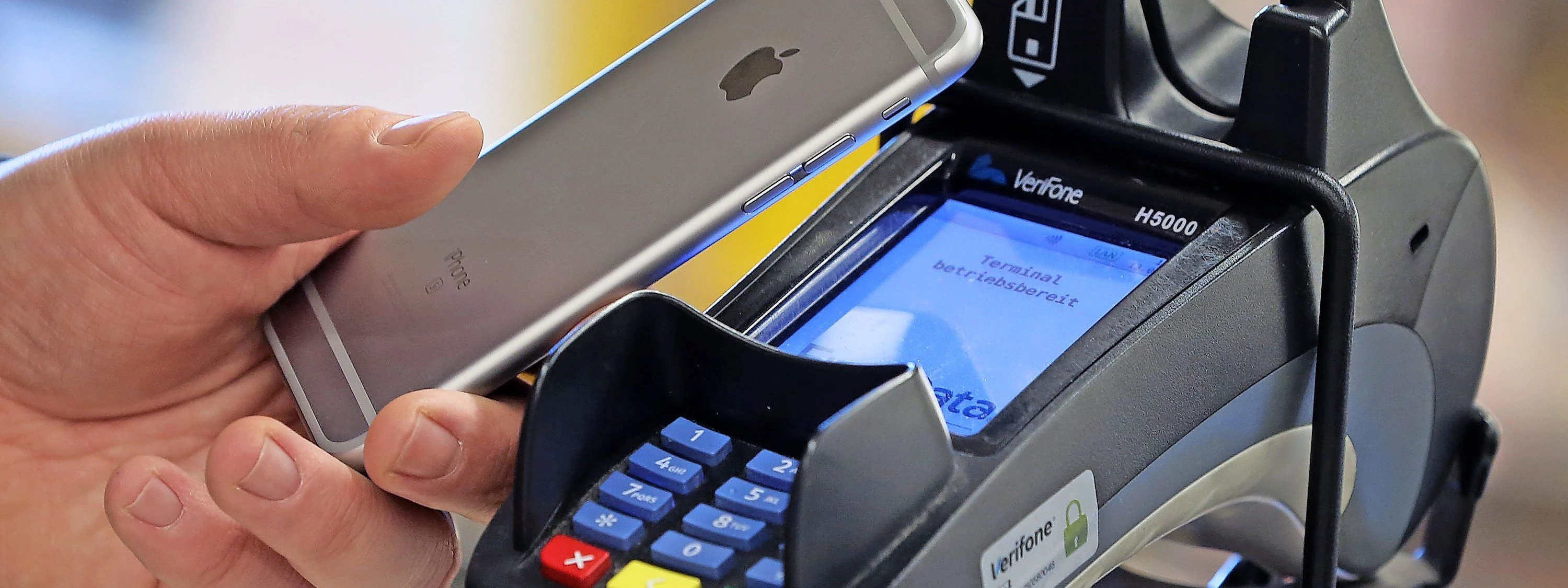So sicher ist das kontaktlose Bezahlen mit dem Smartphone wirklich | FAZ