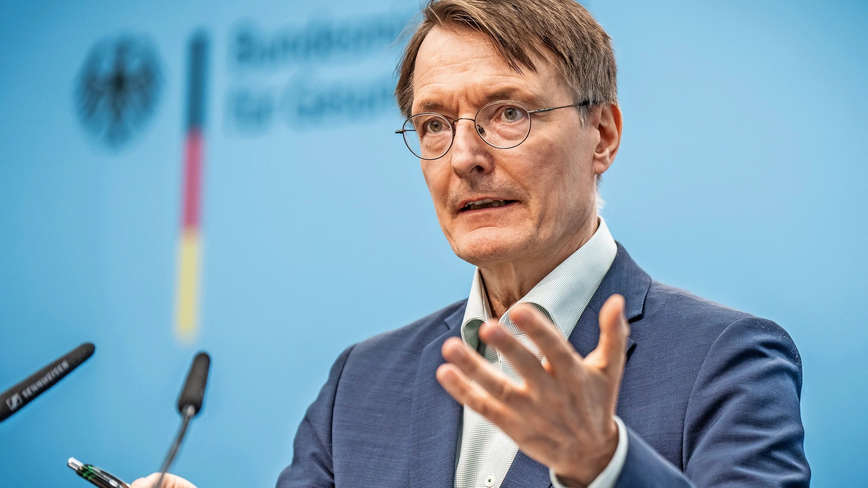 Maskenschlappe vor Gericht – Lauterbach ersetzt Anwälte | FAZ