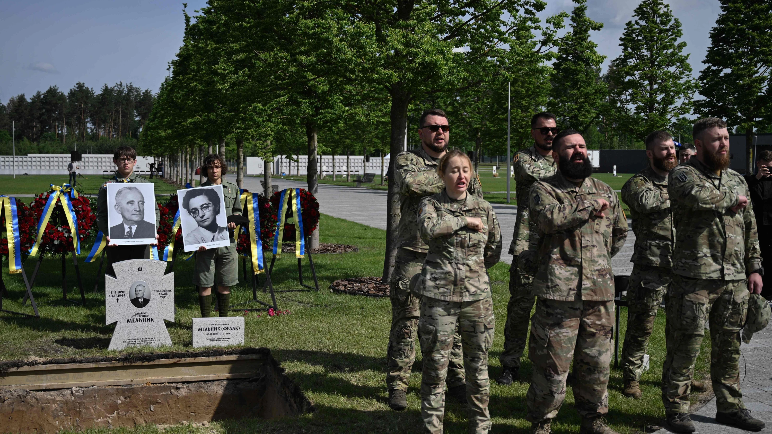 Liveblog Ukrainekrieg: Parlament in Kiew stimmt für umstrittene Gedenkstätte