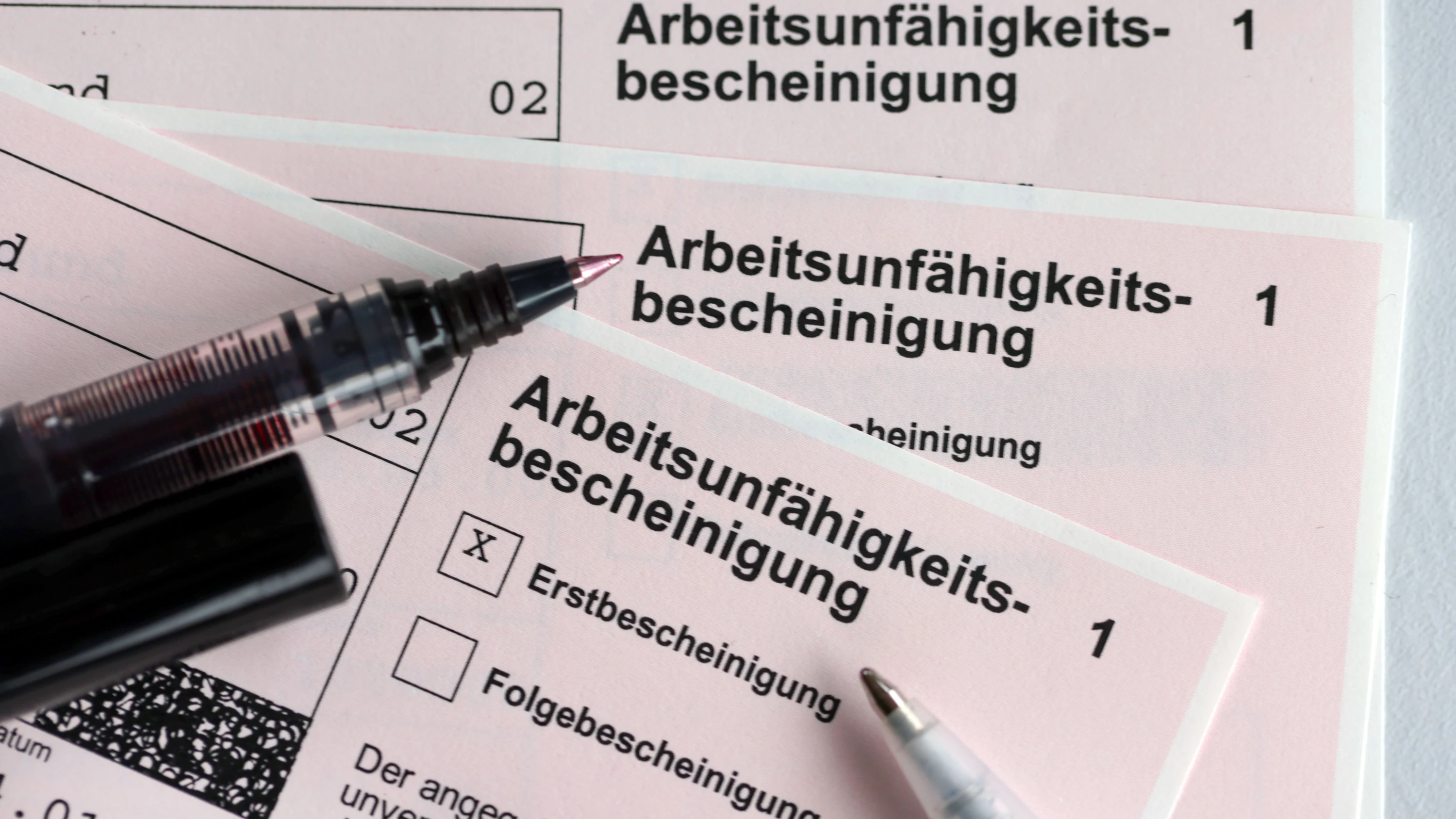 F.A.Z. Podcast für Deutschland: Zoff um Krankschreibungen: „Fehltage kosten 80 Milliarden Euro im Jahr“