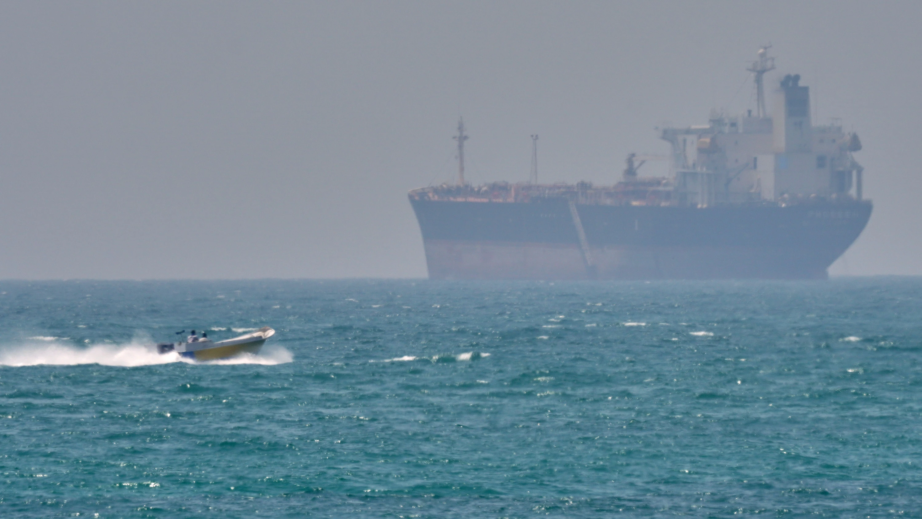 Liveblog Irankrieg: Trump: US-Marine beschießt iranisches Frachtschiff und bringt es unter Kontrolle