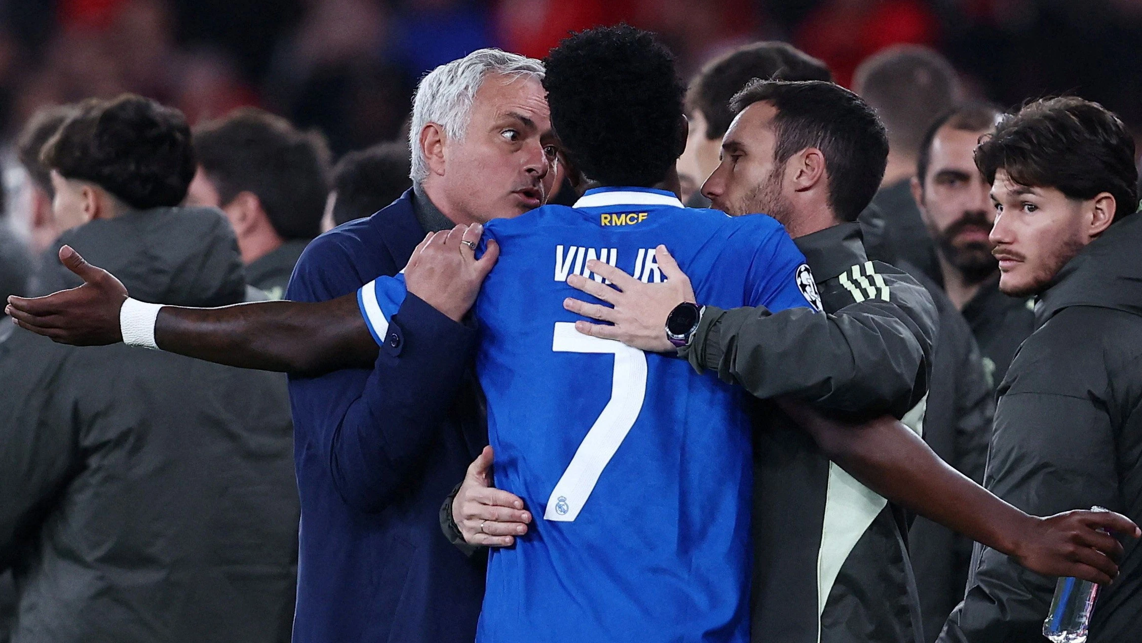 Champions-League-Play-offs: Eklat um Vinícius Júnior nach dessen Traumtor Champions-League-Play-offs: Eklat um Vinícius Júnior nach dessen Traumtor