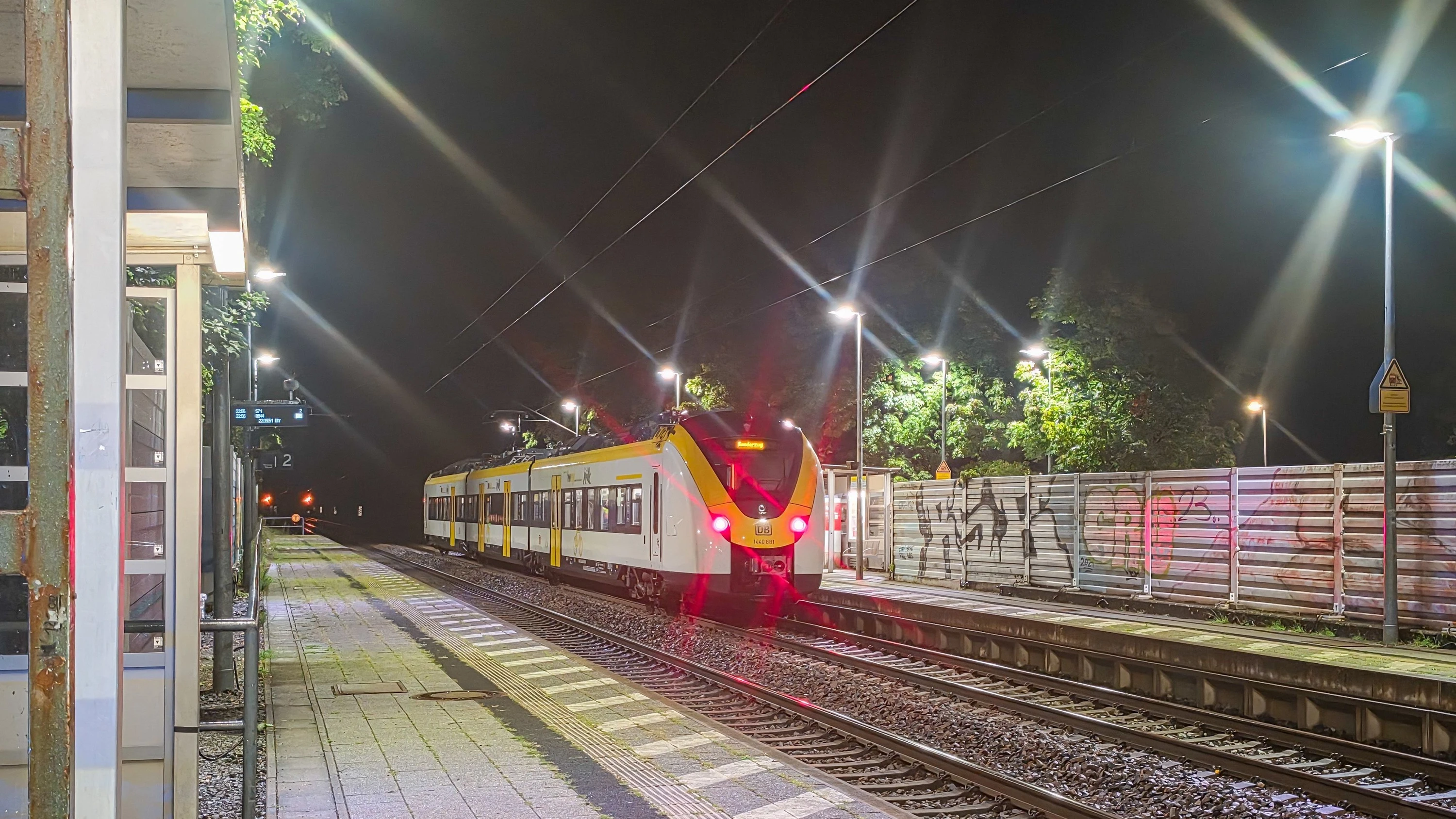 Vorfall bei Ettlingen: Durch einen Tritt verlor der Bahn-Mitarbeiter das Gleichgewicht Vorfall bei Ettlingen: Durch einen Tritt verlor der Bahn-Mitarbeiter das Gleichgewicht