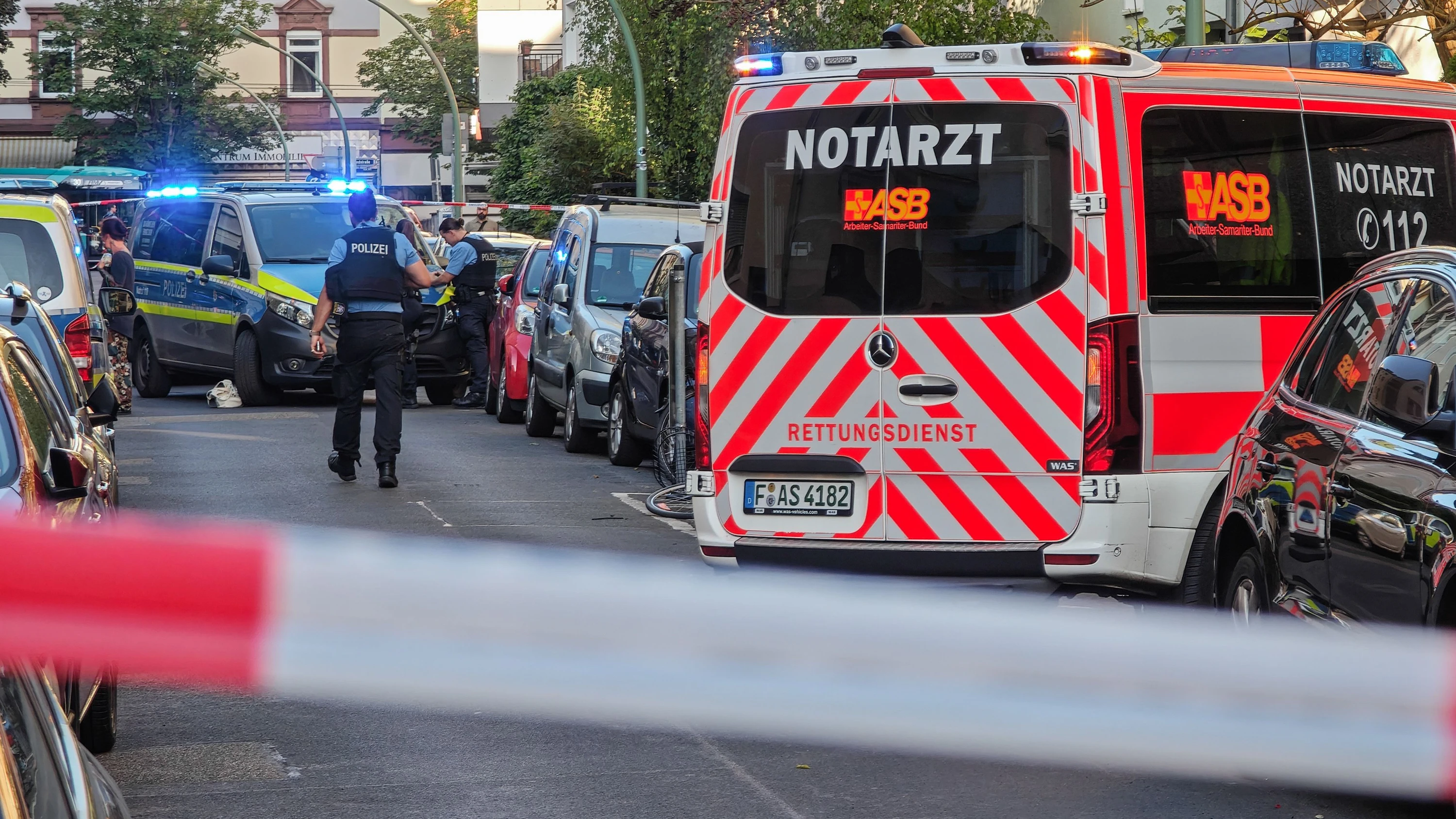 Die Polizei wurde gegen 18 Uhr in die Frankfurter Zeißelstraße alarmiert. - Frank Rumpenhorst