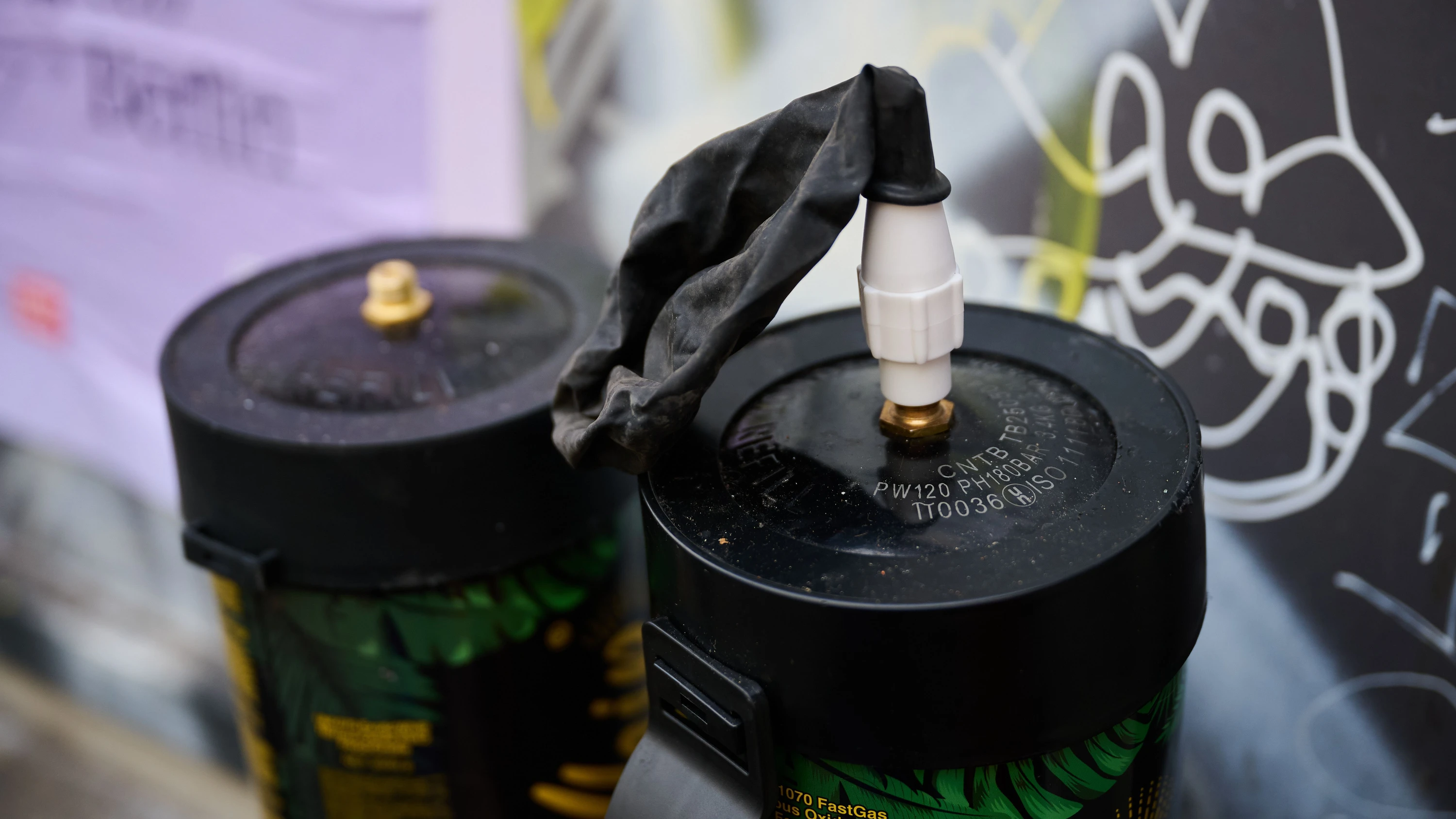 LAchgas-Verbot unter 18: Nicht zum Lachen LAchgas-Verbot unter 18: Nicht zum Lachen