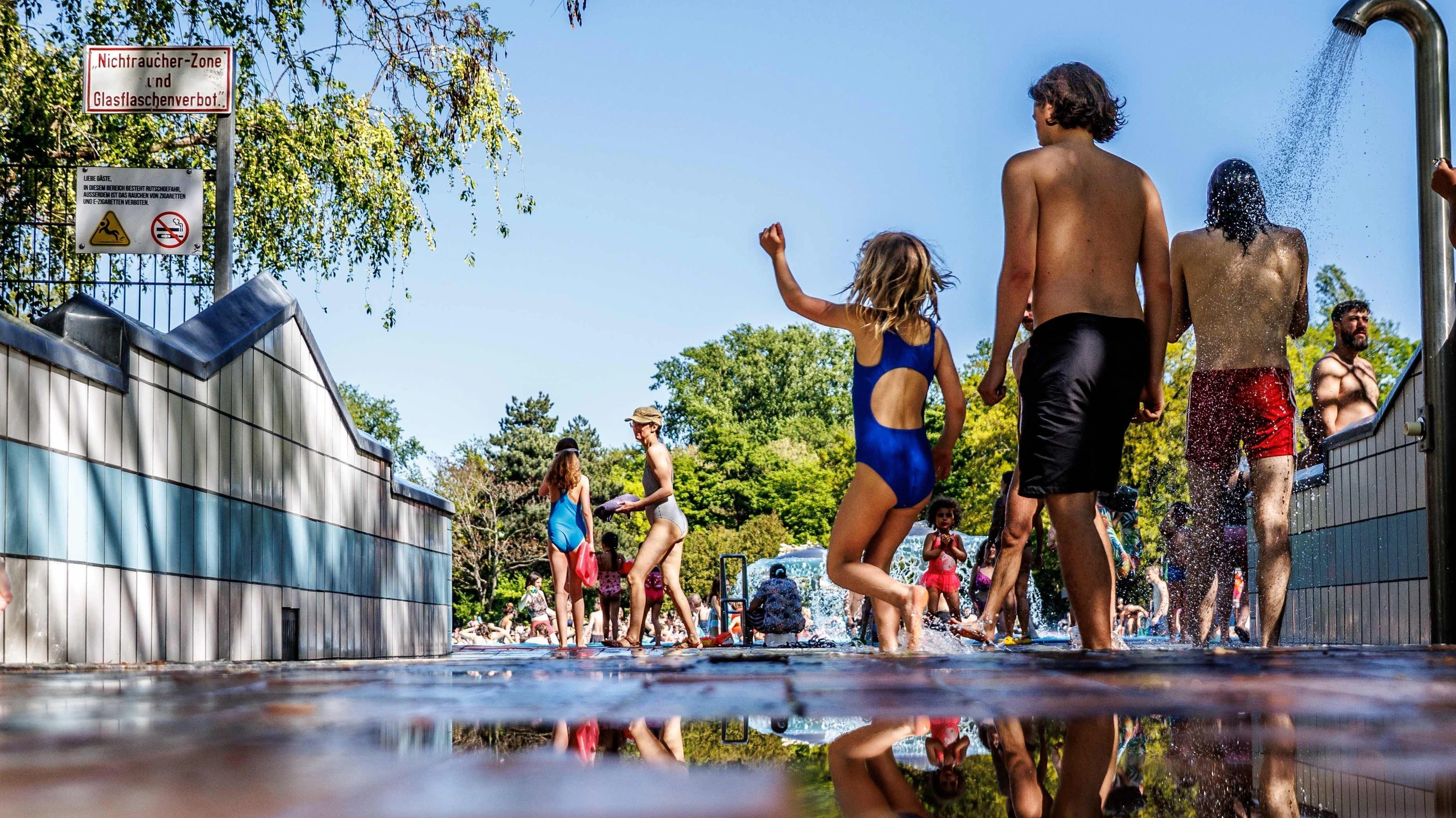 Eltern-Kolumne „Schlaflos“: „Schwimmen lernen? Da sind die Schulen zuständig!“