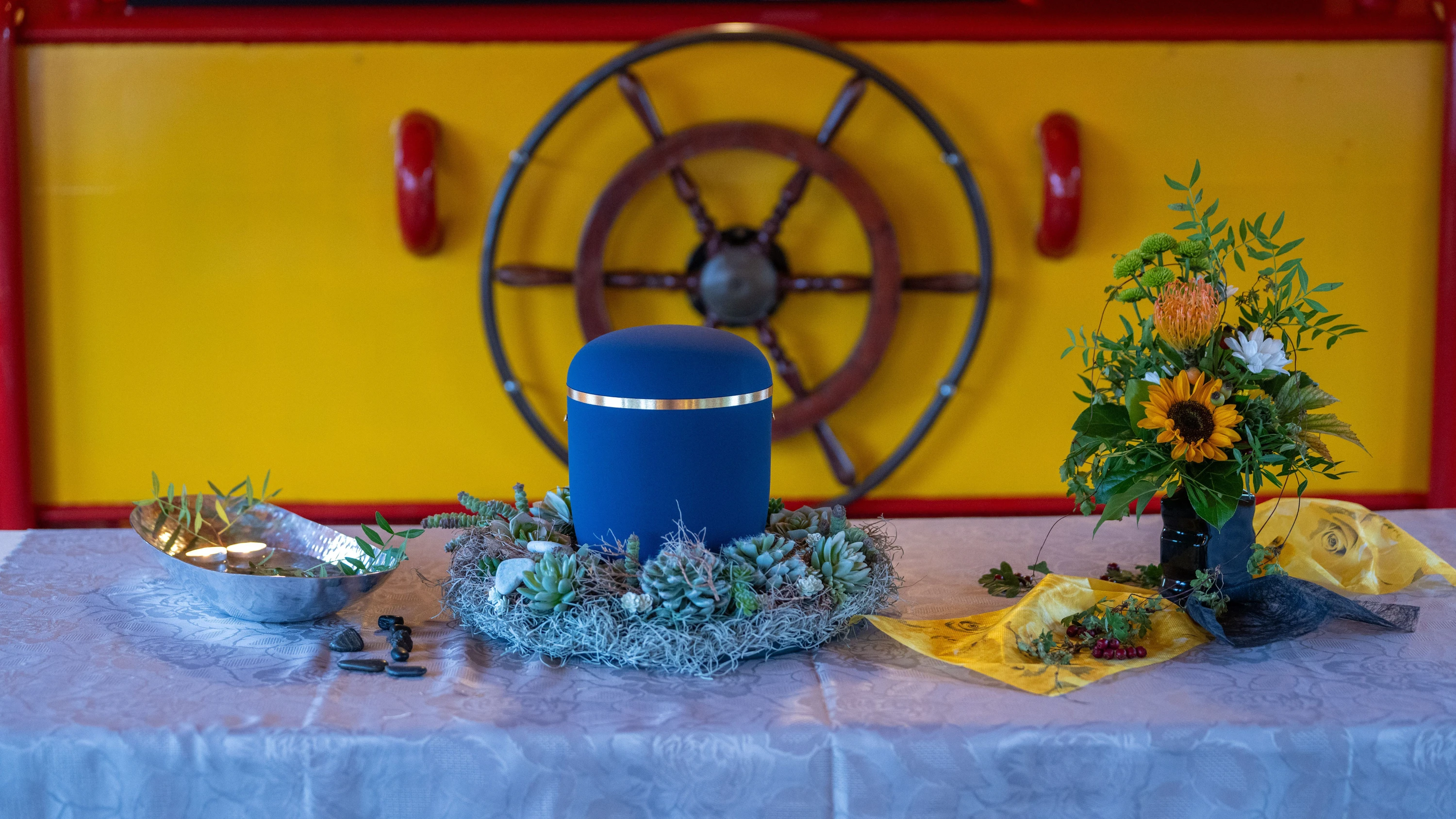 flussbestattung-eine-urne.webp
