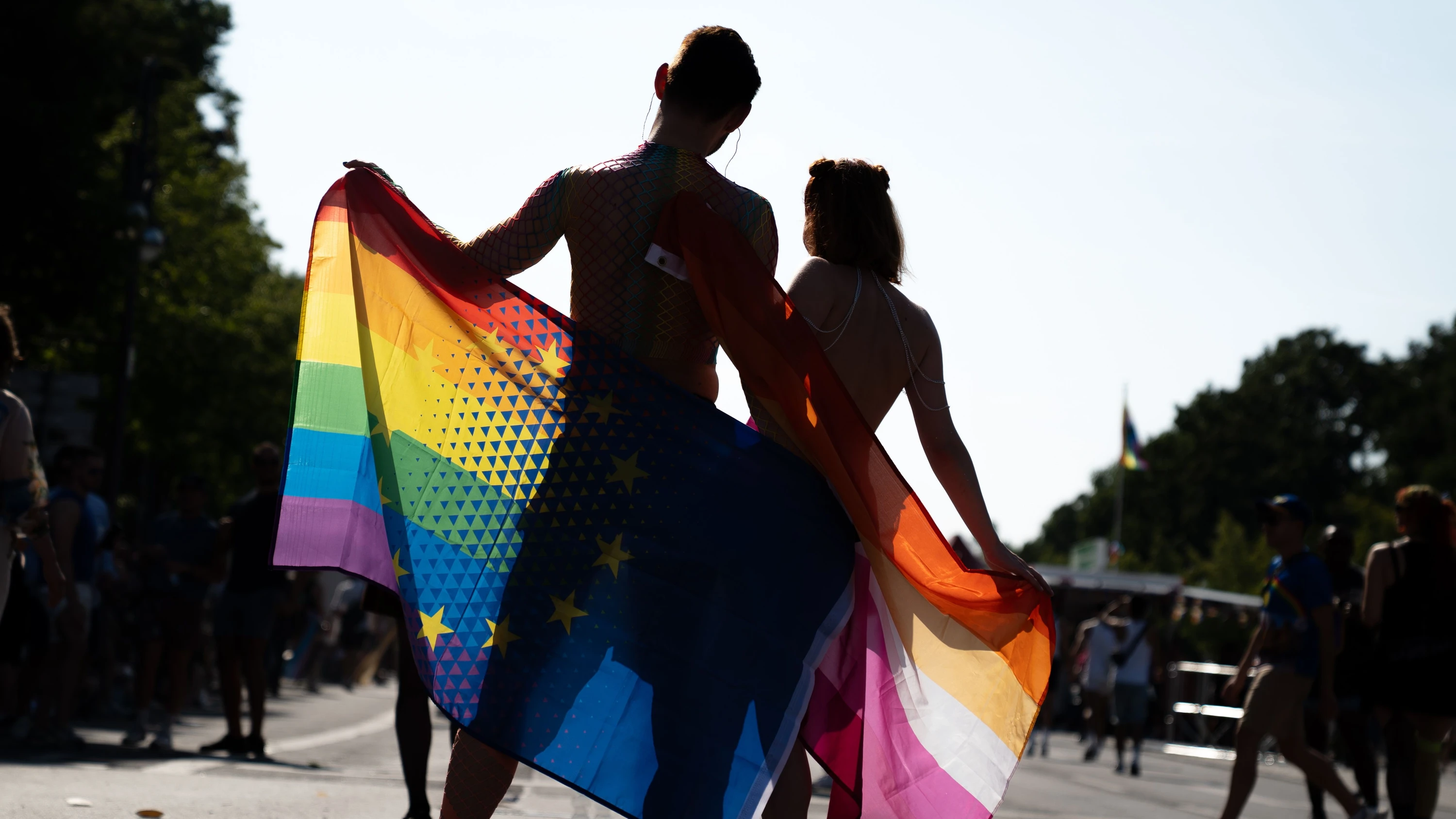 Mitglieder einer höheren Gemeinsamkeit: Teilnehmer am Berliner Christopher Street Day am Samstagabend - EPA