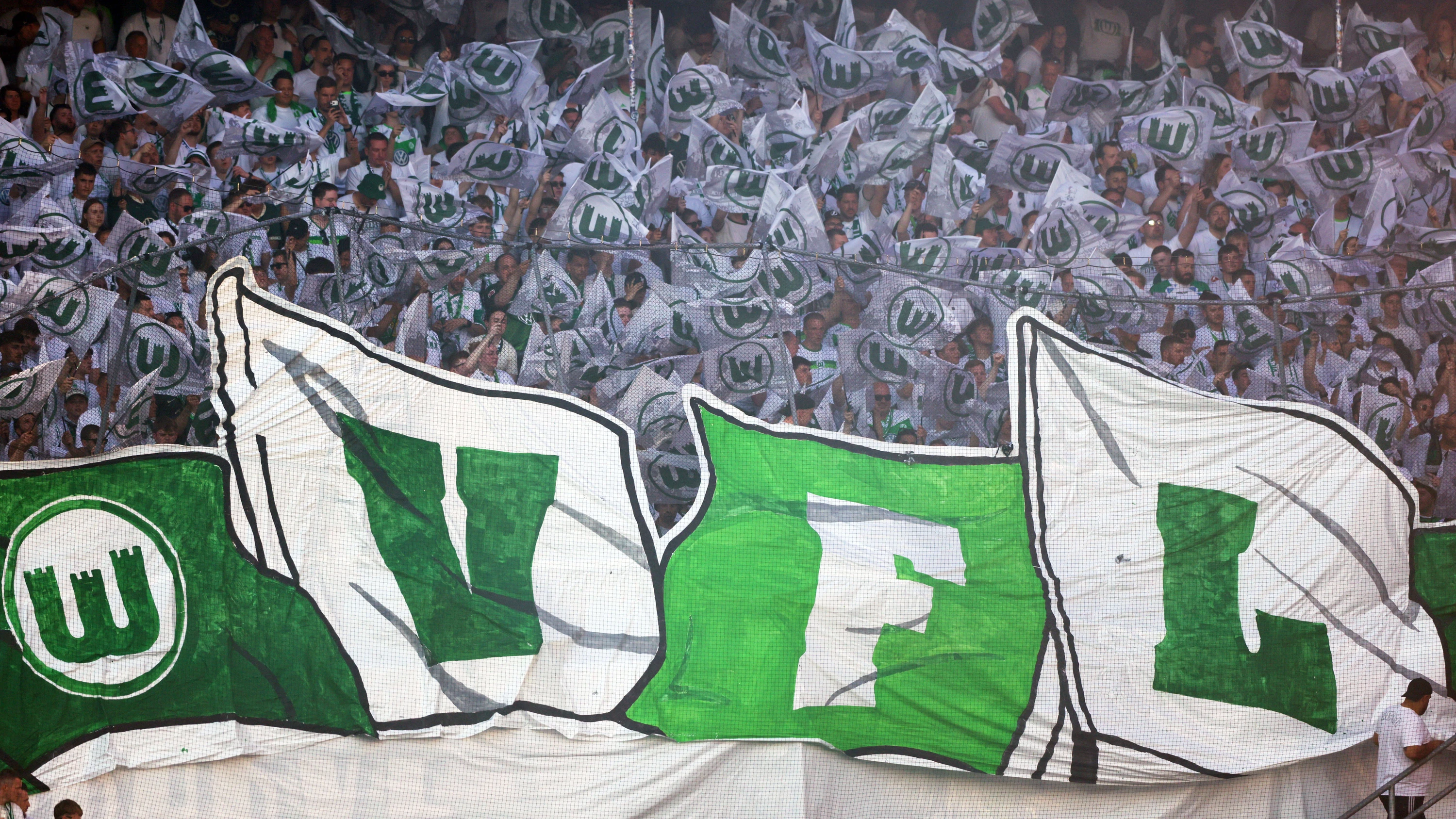 Leidgeplagt und trotzdem treu: Die Fans des VfL Wolfsburg hoffen auf eine erfolgreiche Saison. - Reuters