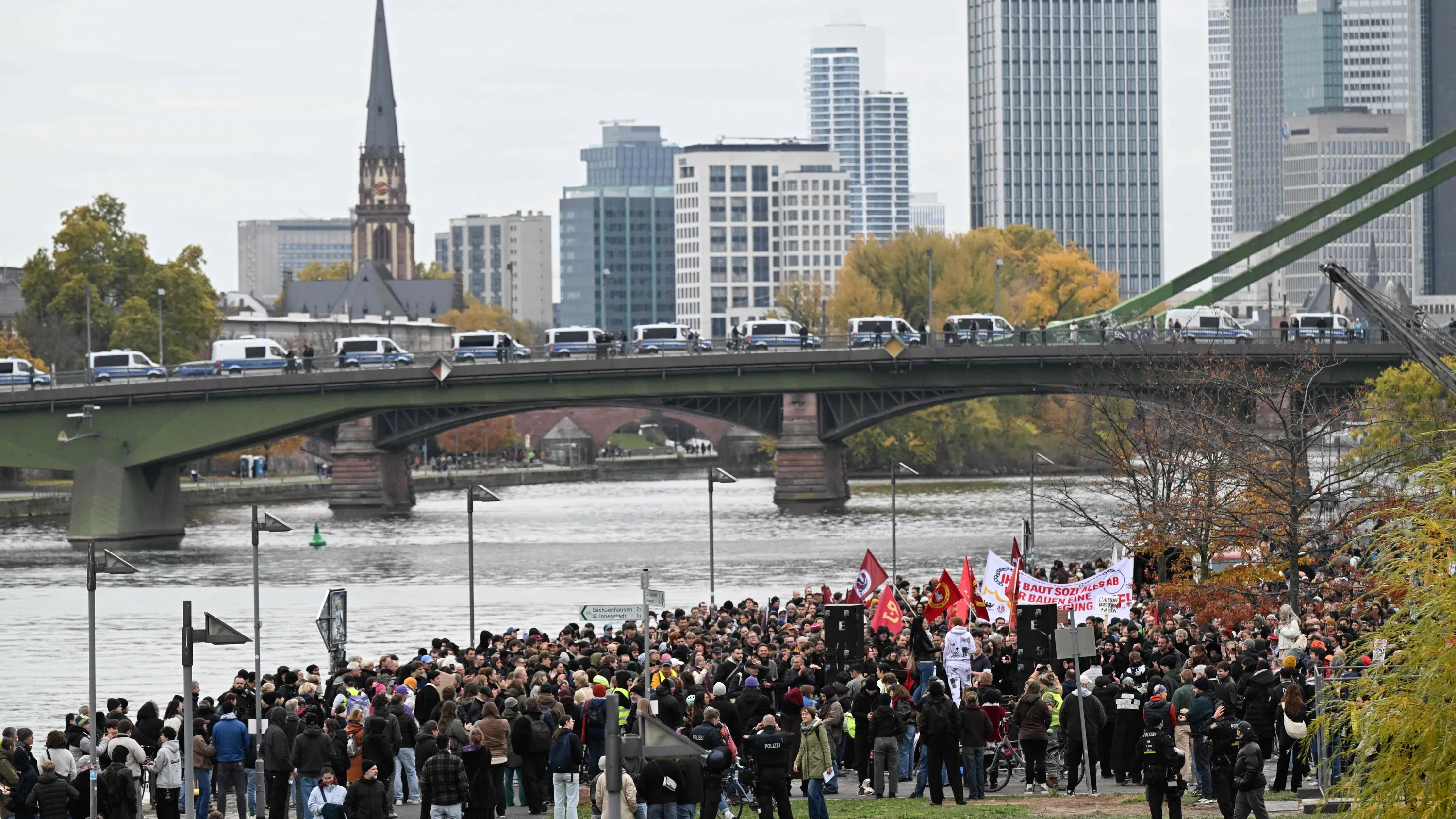 Rhein-Main-Liveblog: Demonstrationen beginnen friedlich