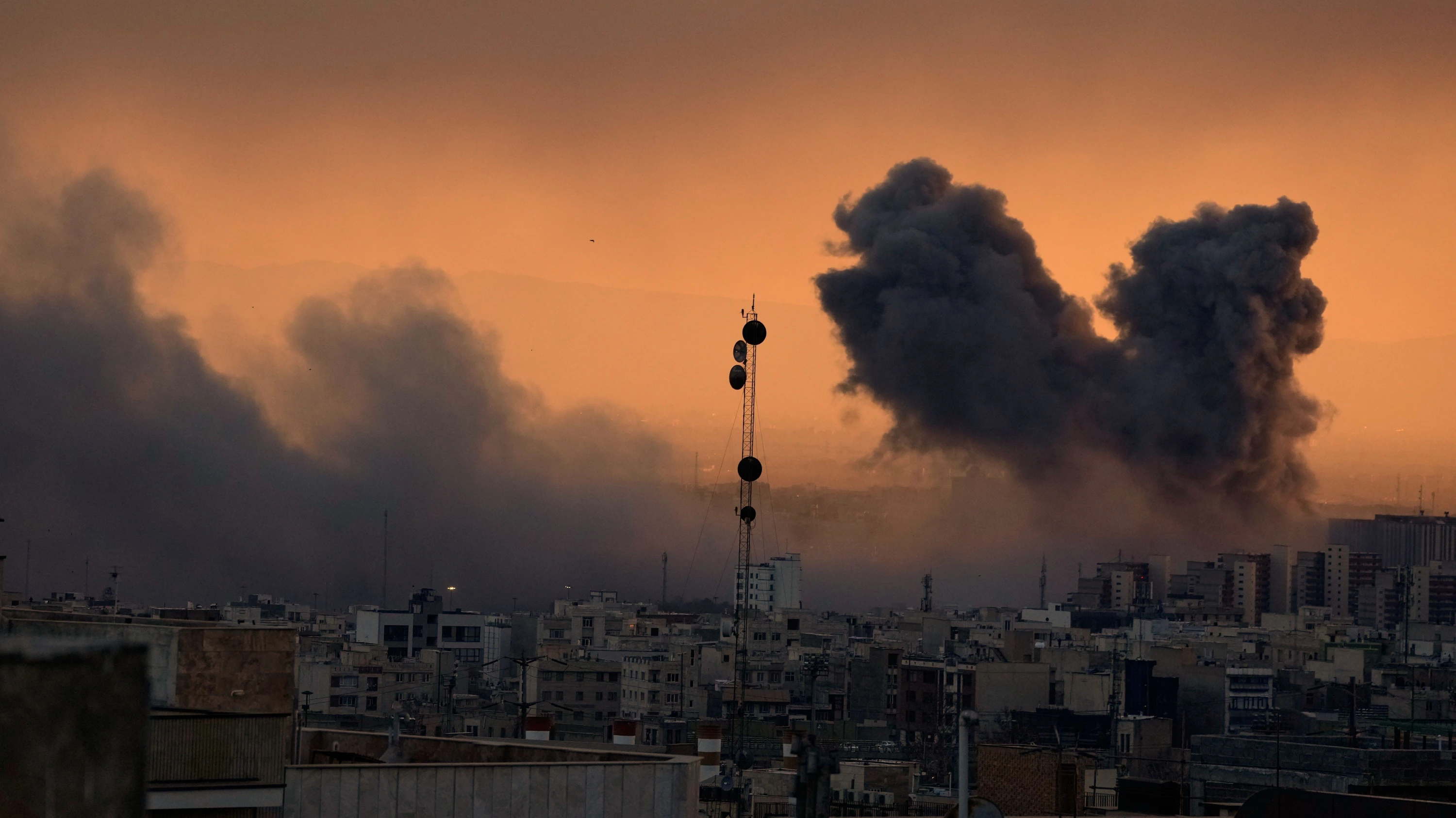 Liveblog Irankrieg: Israelische Armee greift „unterirdische Atomanlage“ an Liveblog Irankrieg: Israelische Armee greift „unterirdische Atomanlage“ an