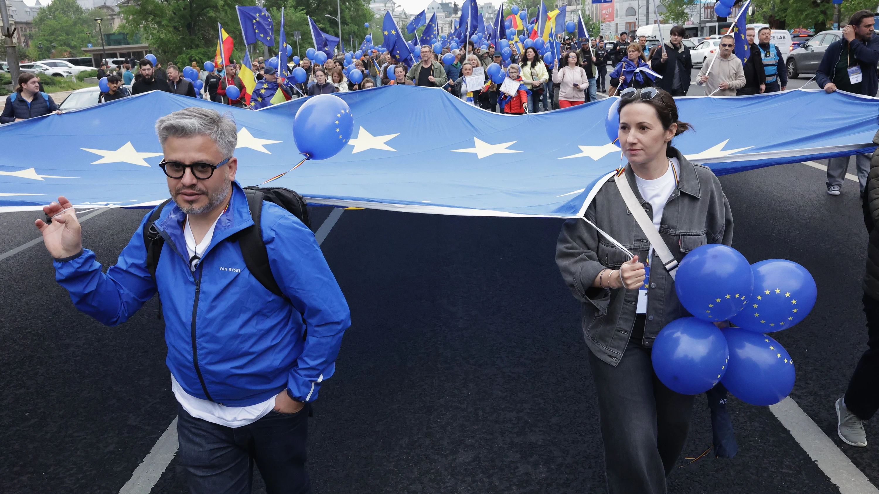 Demonstranten am Europatag, dem 9. Mai, in Rumäniens Hauptstadt Bukarest - EPA