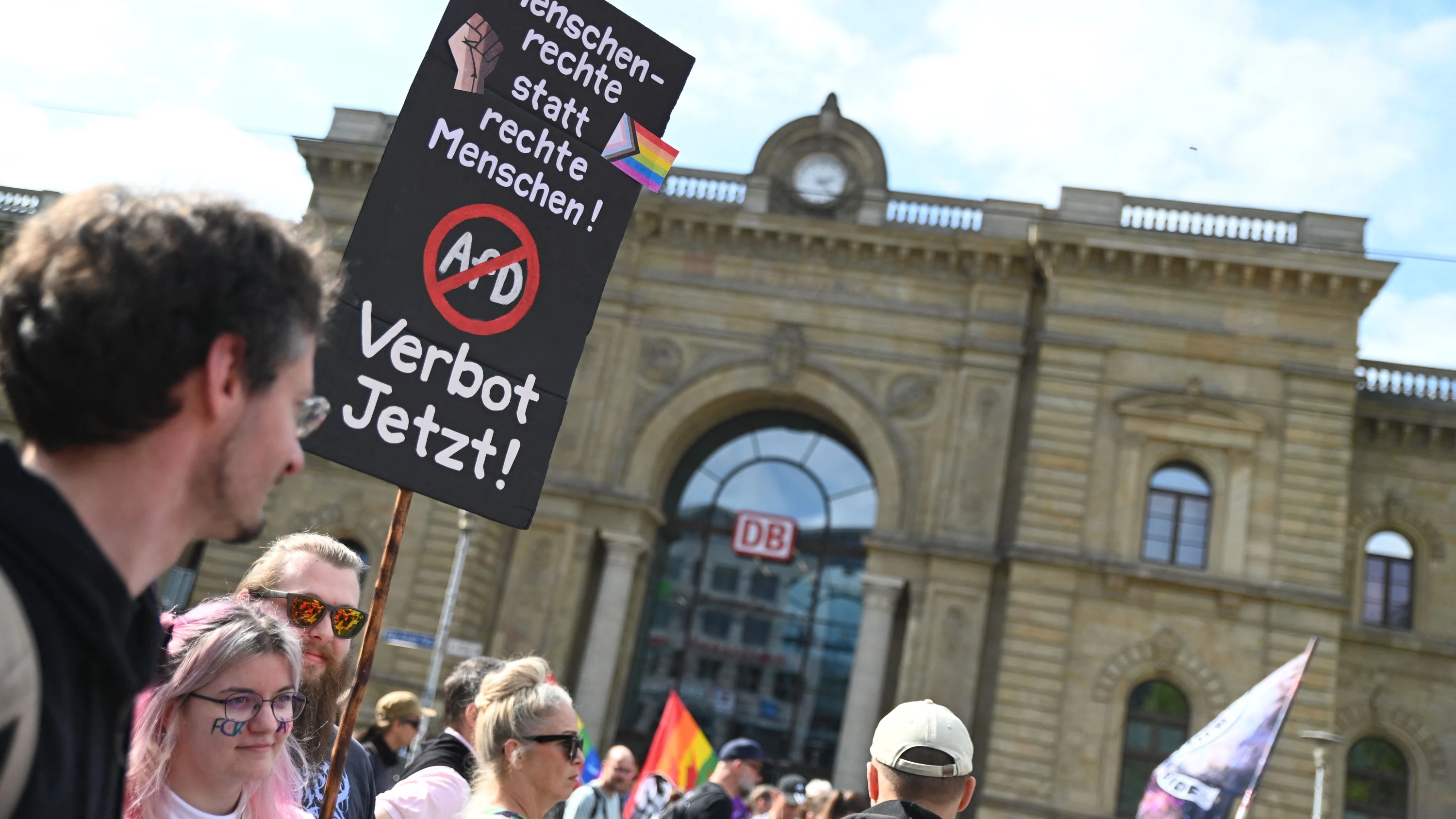 Deutschland-Liveblog: SPD-Fraktionsvorsitzende fordern Prüfung eines AfD-Verbots Deutschland-Liveblog: SPD-Fraktionsvorsitzende fordern Prüfung eines AfD-Verbots