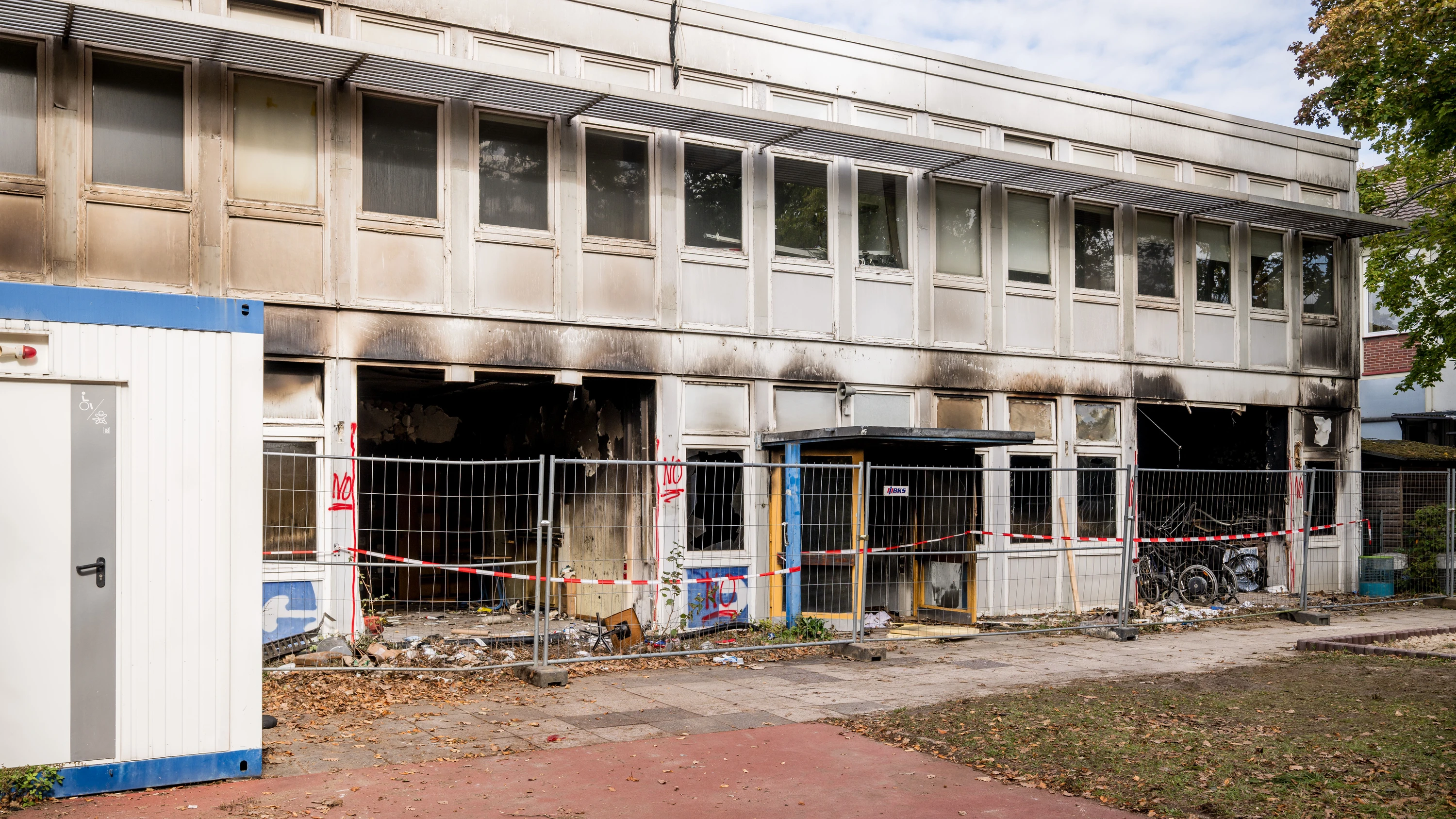 Feuer bei Ukrainehilfe: Schulbeginn nach Brand unklar