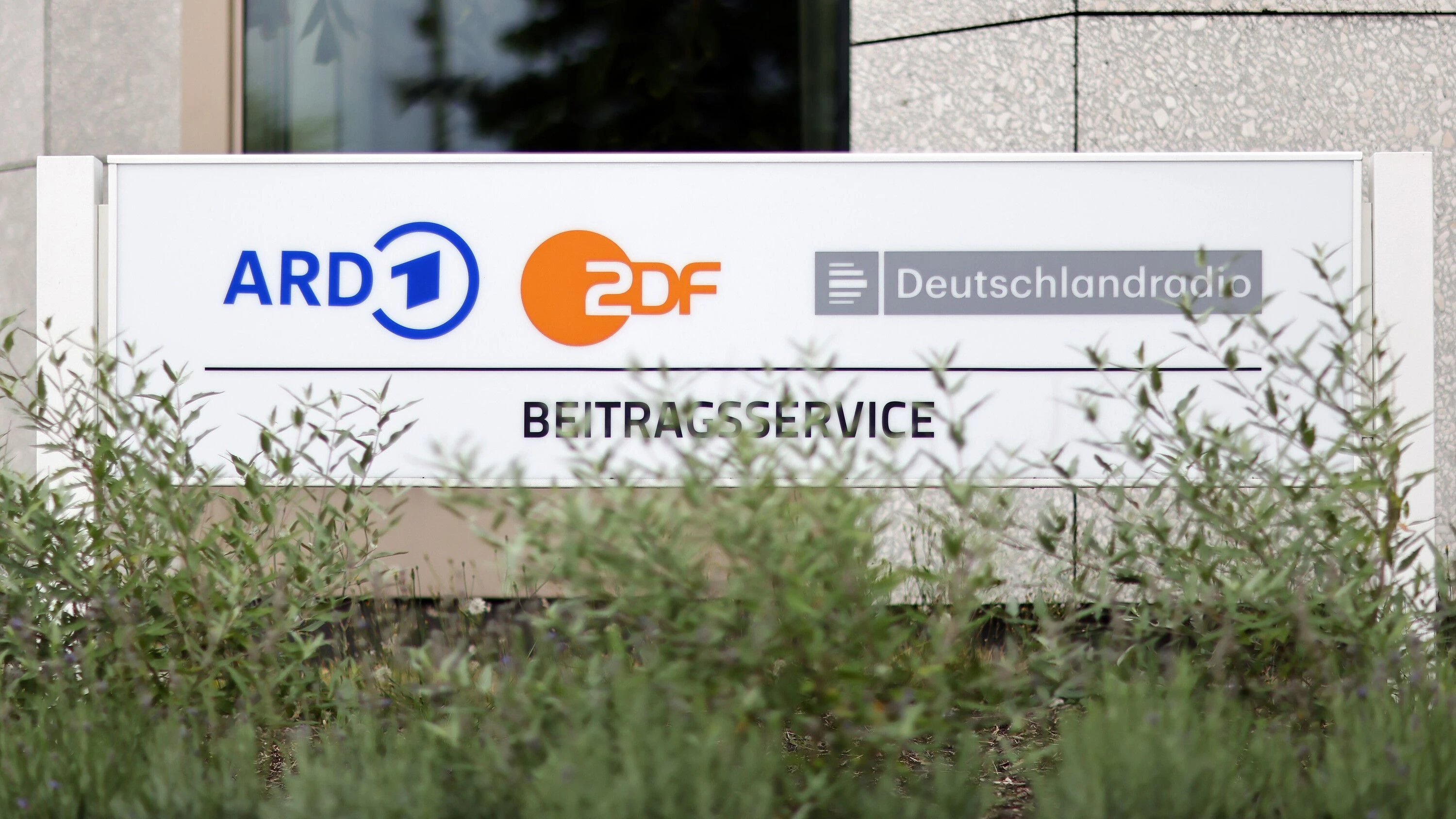 Gebührenkommission emfpiehlt: Rundfunkbeitrag soll um 28 Cent pro Monat steigen Gebührenkommission emfpiehlt: Rundfunkbeitrag soll um 28 Cent pro Monat steigen