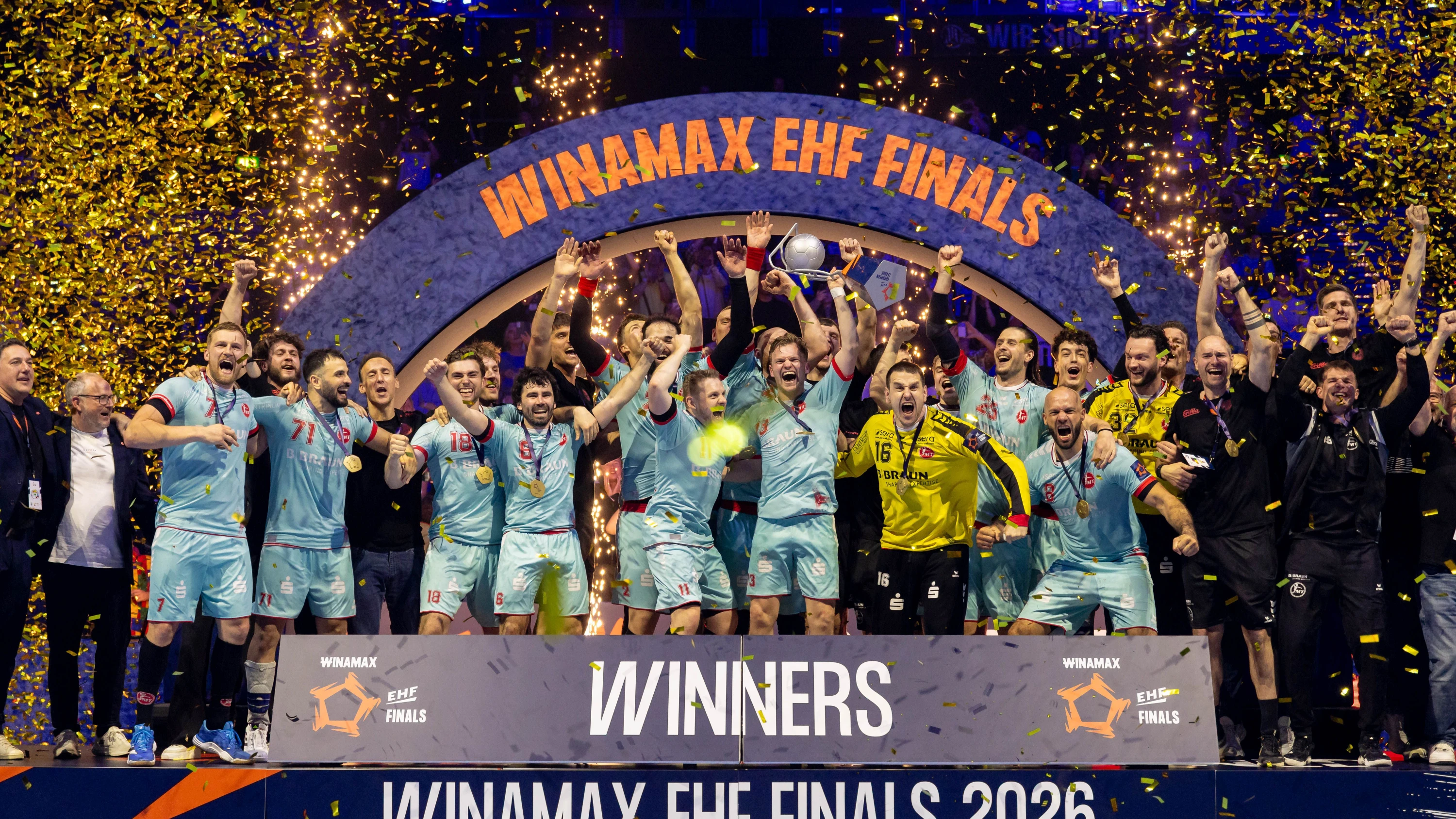 Die Spieler von MT Melsungen jubeln nach dem Sieg bei der EHF European League - dpa