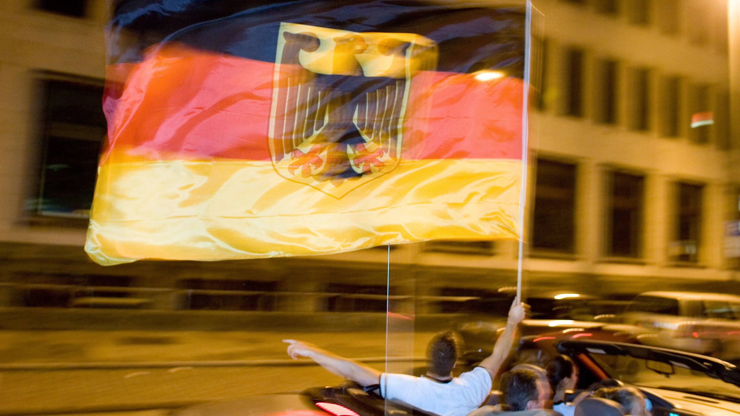 Nach Deutschland-Spiel: Prügelei wegen Hitlergruß im Autokorso