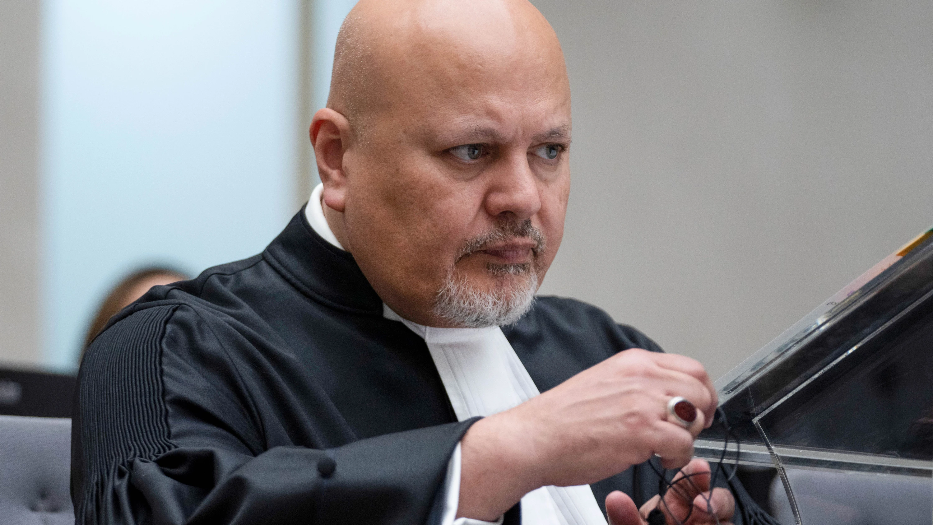 Karim Khan: Internationaler Strafgerichtshof suspe