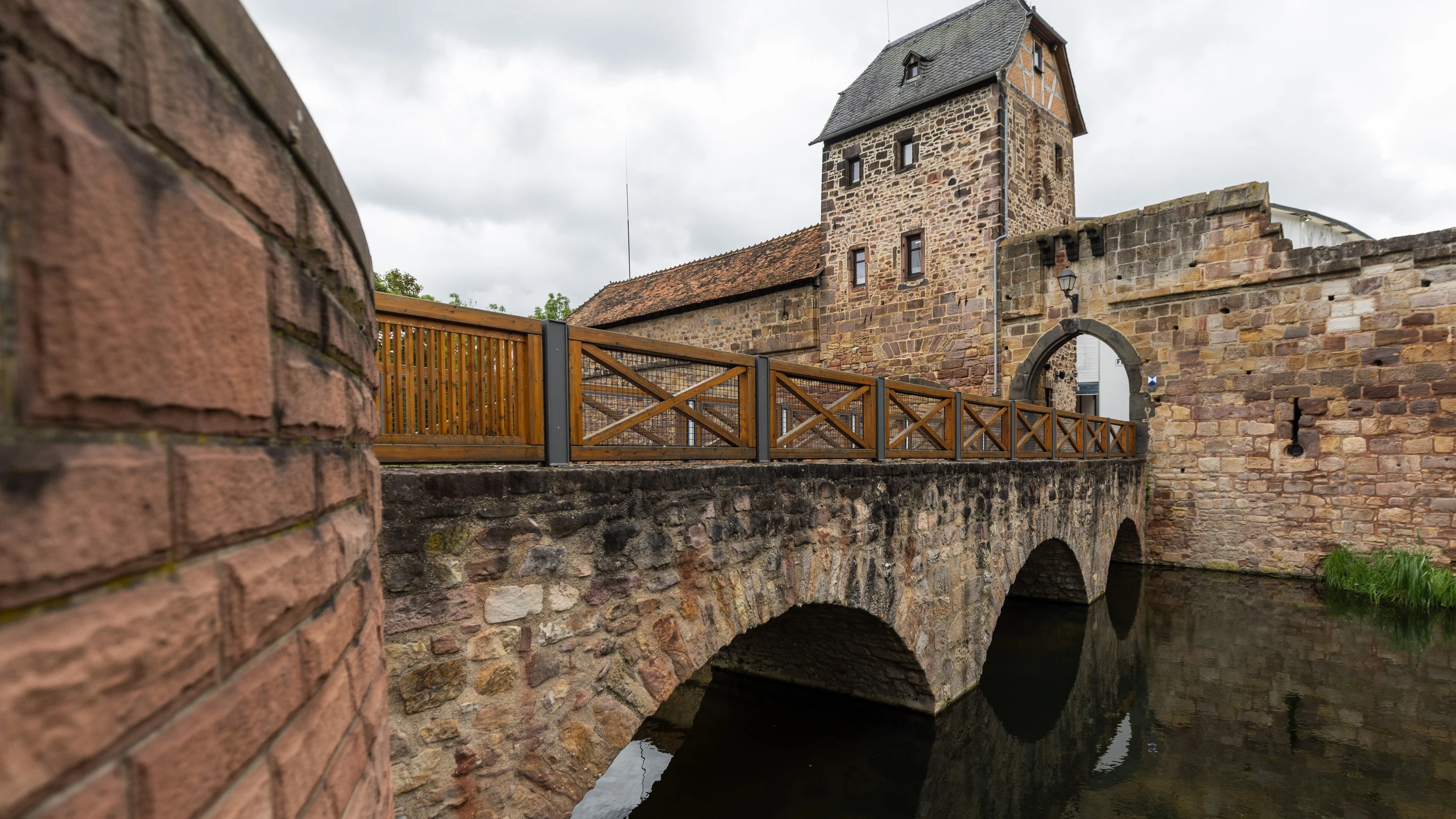 Wasserburg in Bad Vilbel: „Solch ein Gebäude wird nie fertig“