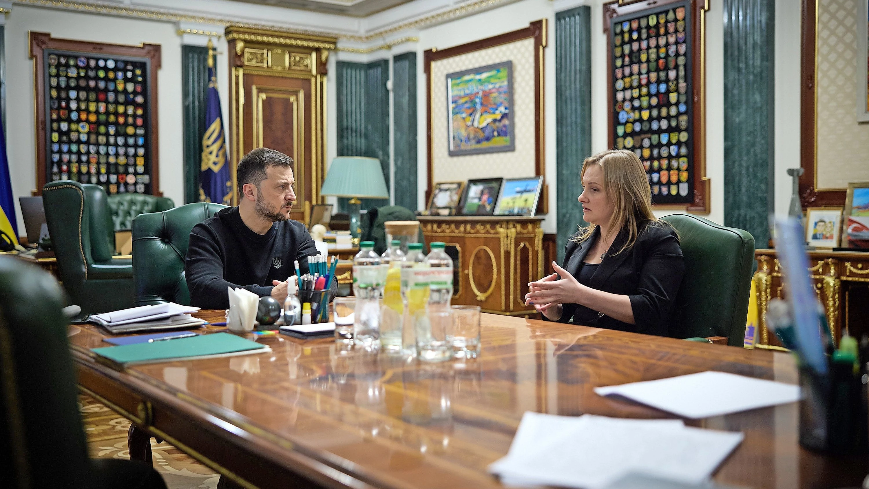 Mit dem Segen des Präsidenten: Wolodymyr Selenskyj mit Olha Reshetylowa am 30. Dezember 2024 in Kiew - ZelenskyyUa/X