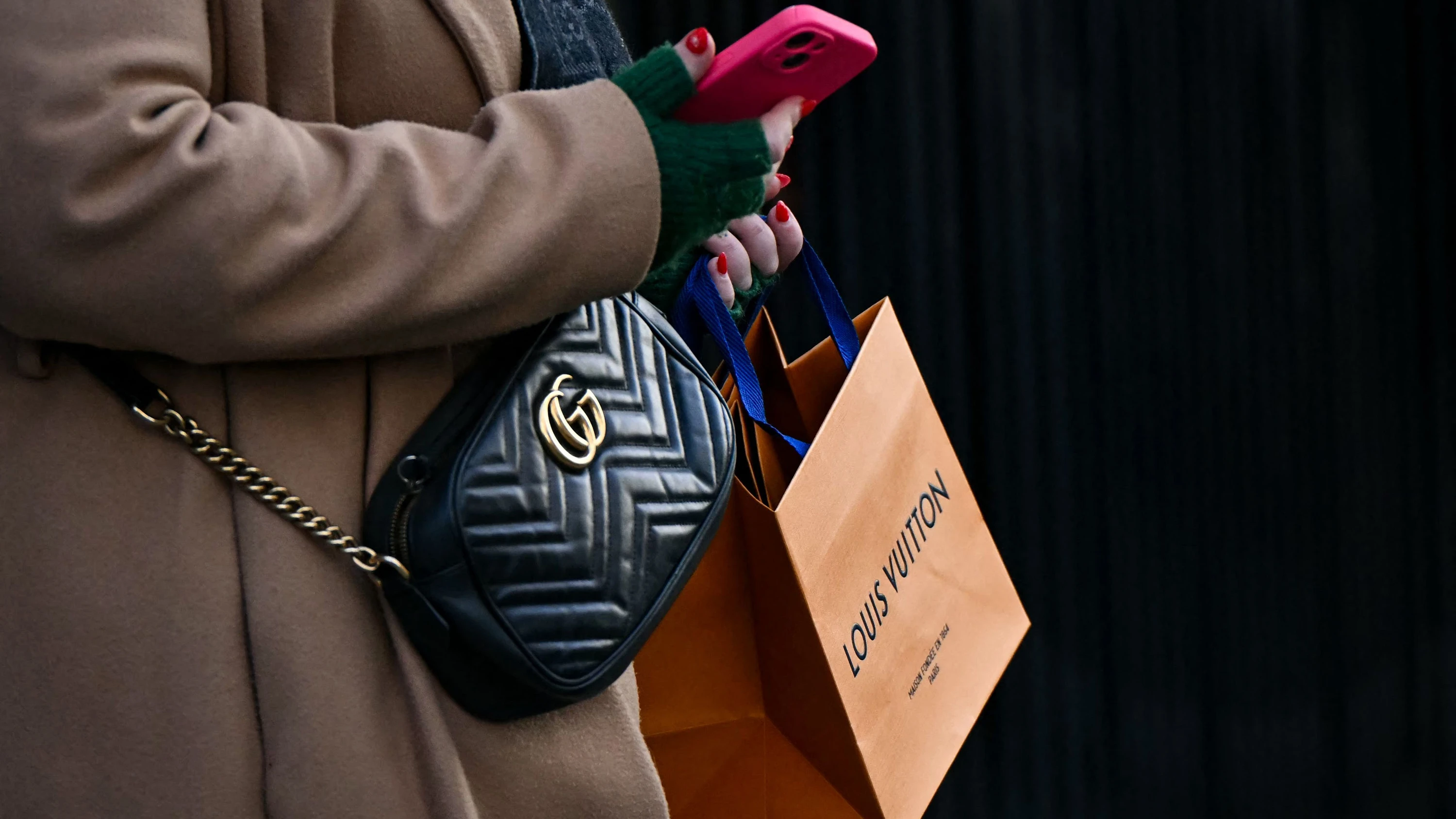 Schenkung und Gutscheine: Wie Aktien und ETF zu einem guten Weihnachtsgeschenk werden Schenkung und Gutscheine: Wie Aktien und ETF zu einem guten Weihnachtsgeschenk werden