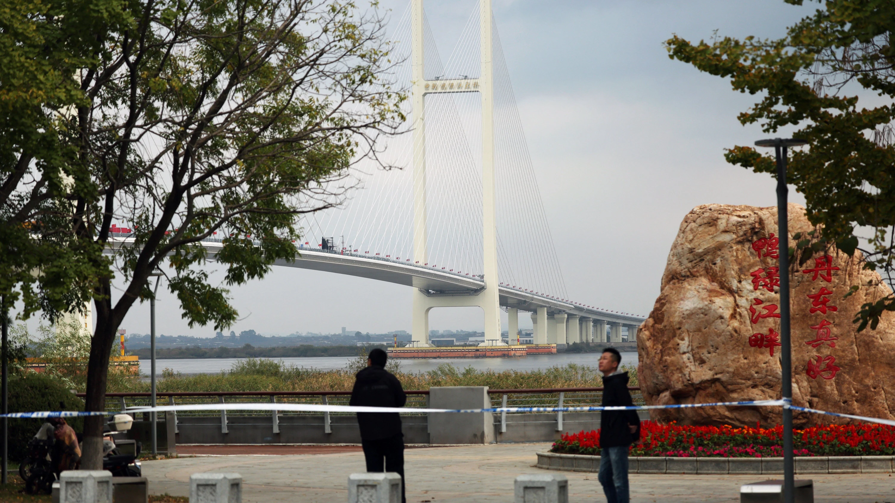 Nach zwölf jahren verzögerung: China und Nordkorea eröffnen neue Grenzbrücke