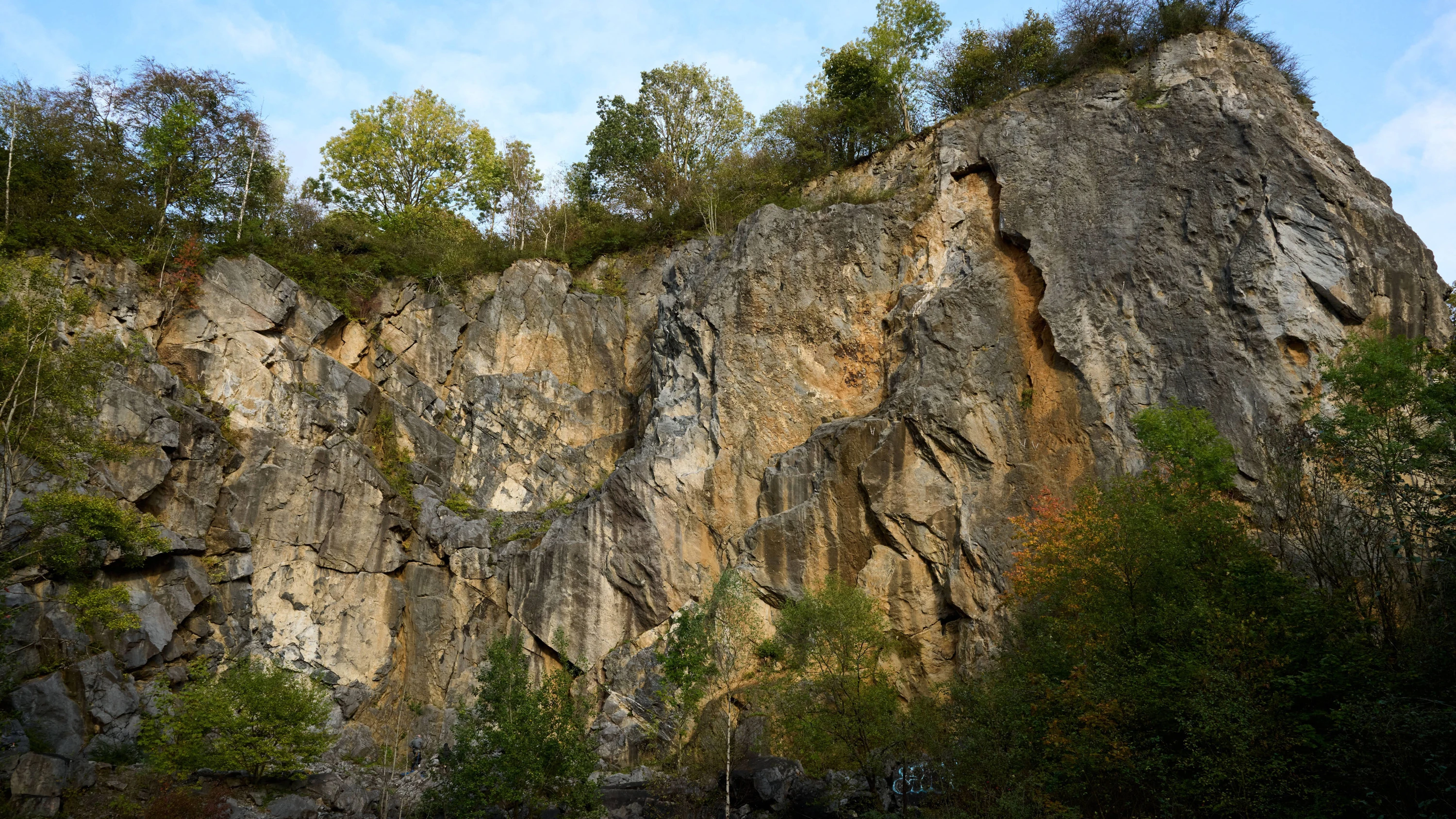 Im Sauerland: Frau stirbt bei Bungee-Sprung in Steinbruch