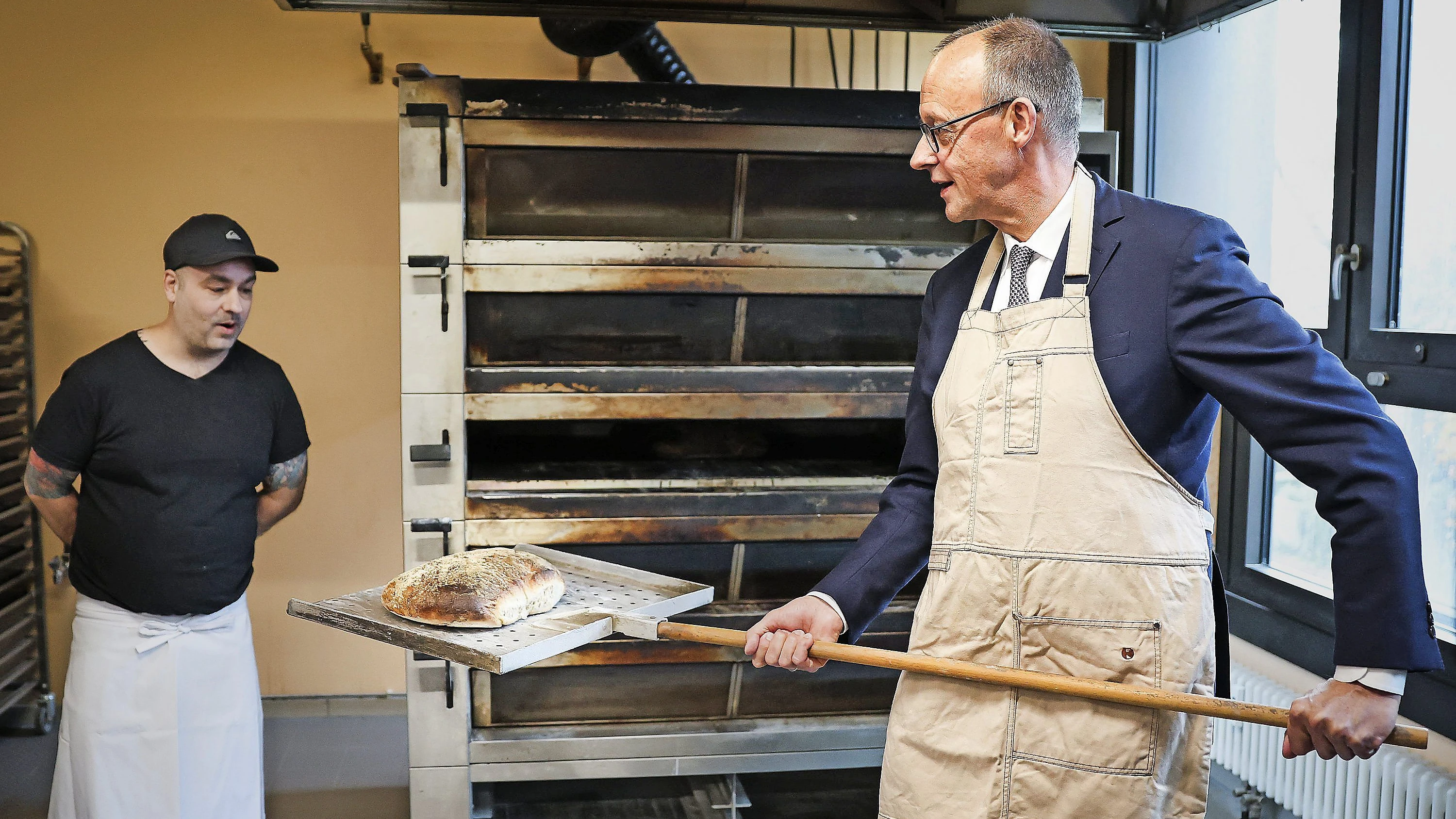 Merz in Hamburg: „Was man am deutschen Brot hat, merkt man, wenn man im Ausland ist“