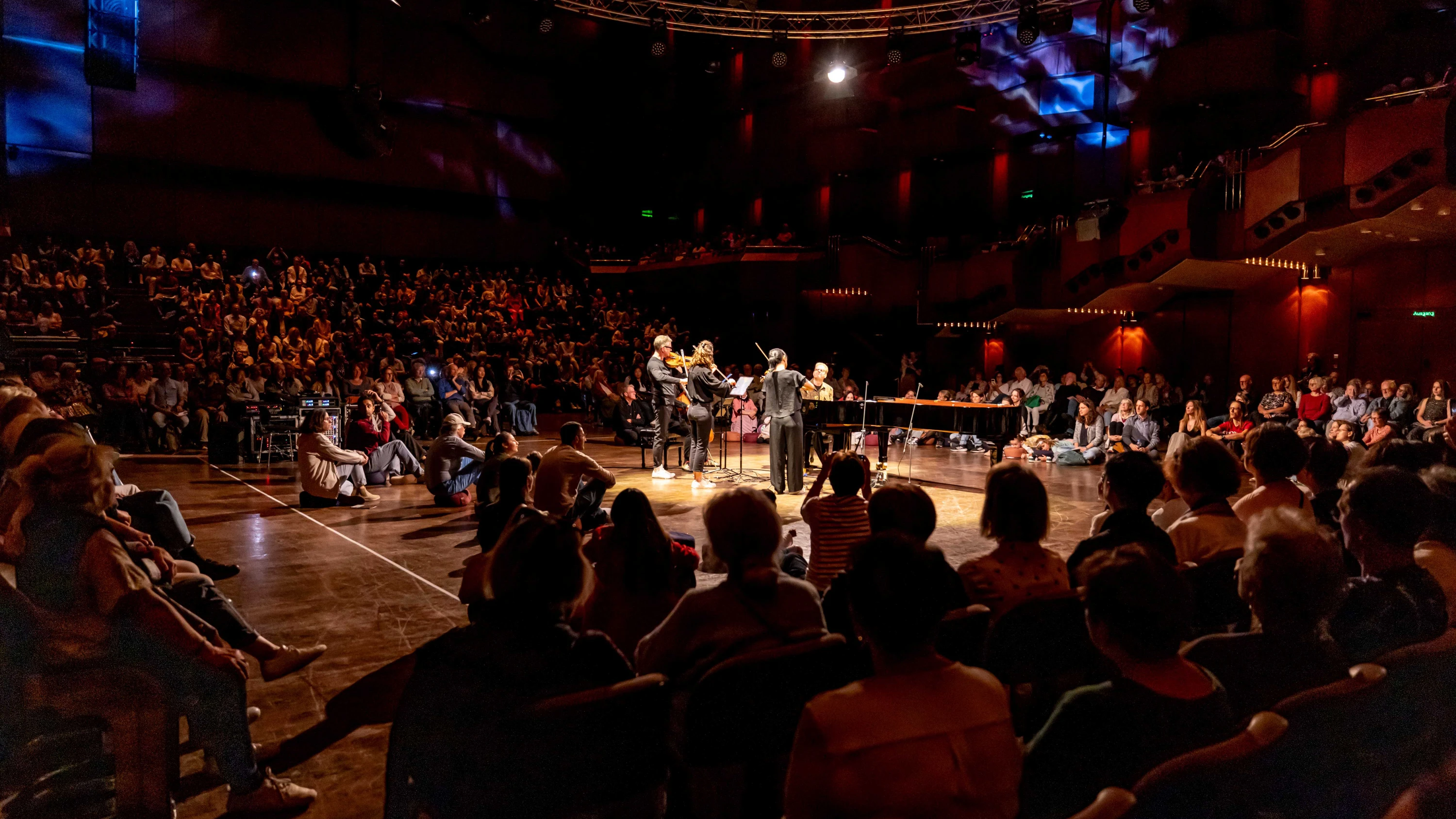 Fratopia-Festival: Warum die Alte Oper jetzt nach Parfüm duftet