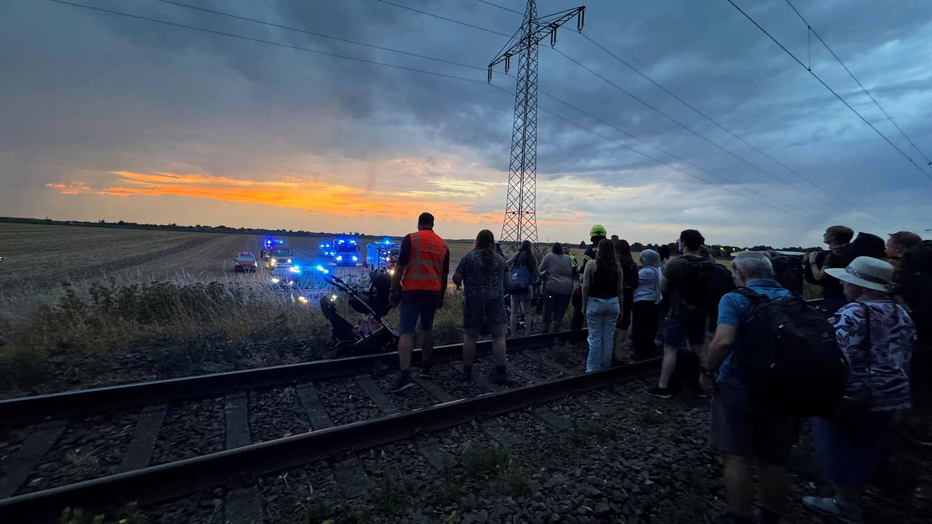 Einsatzfahrzeuge nahe Erkelenz: „Die Feuerwehr macht einen richtig guten Job“ - Privat