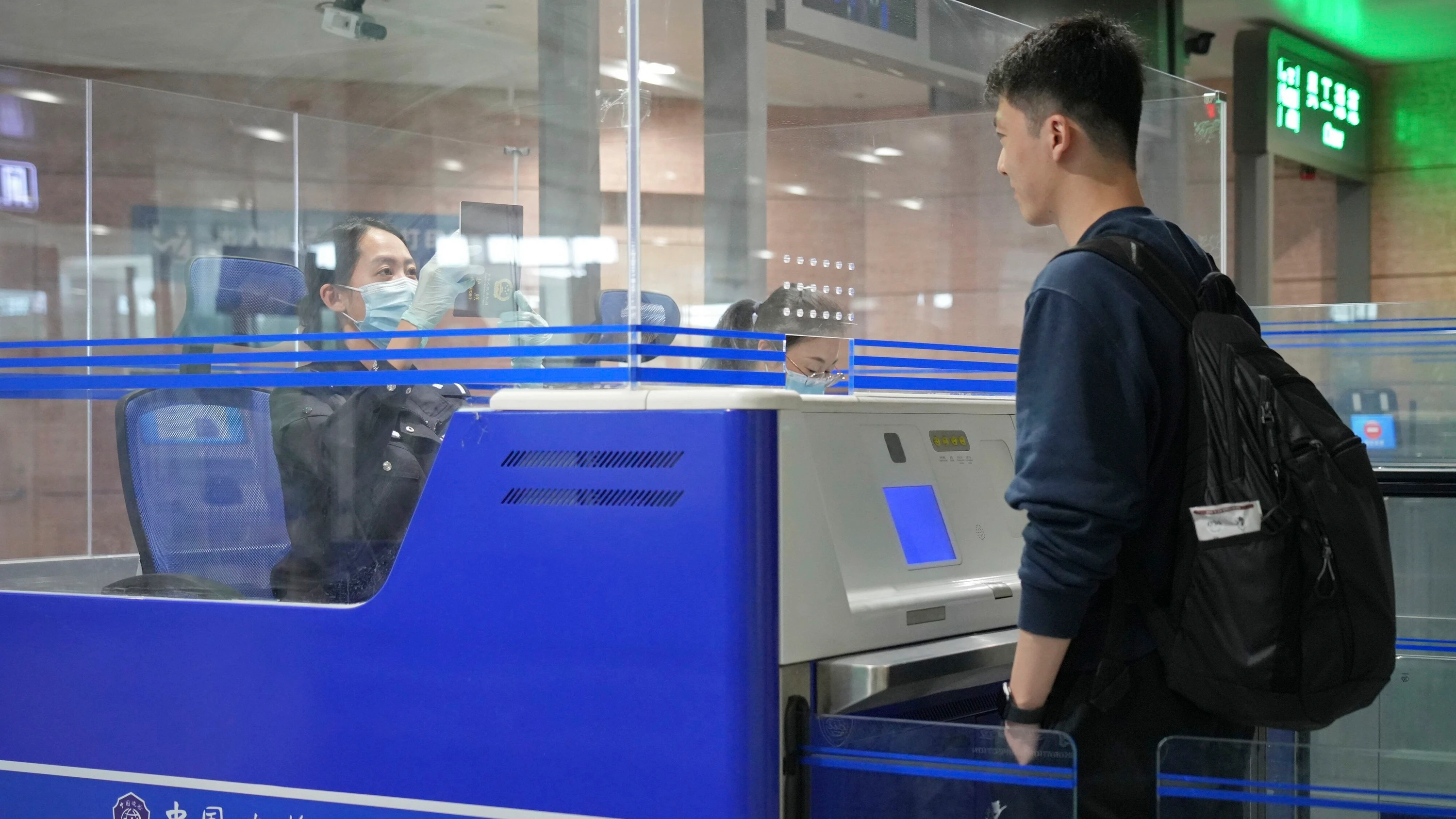 Neue Ausreisegesetze: Peking zieht die Grenzen enger Neue Ausreisegesetze: Peking zieht die Grenzen enger