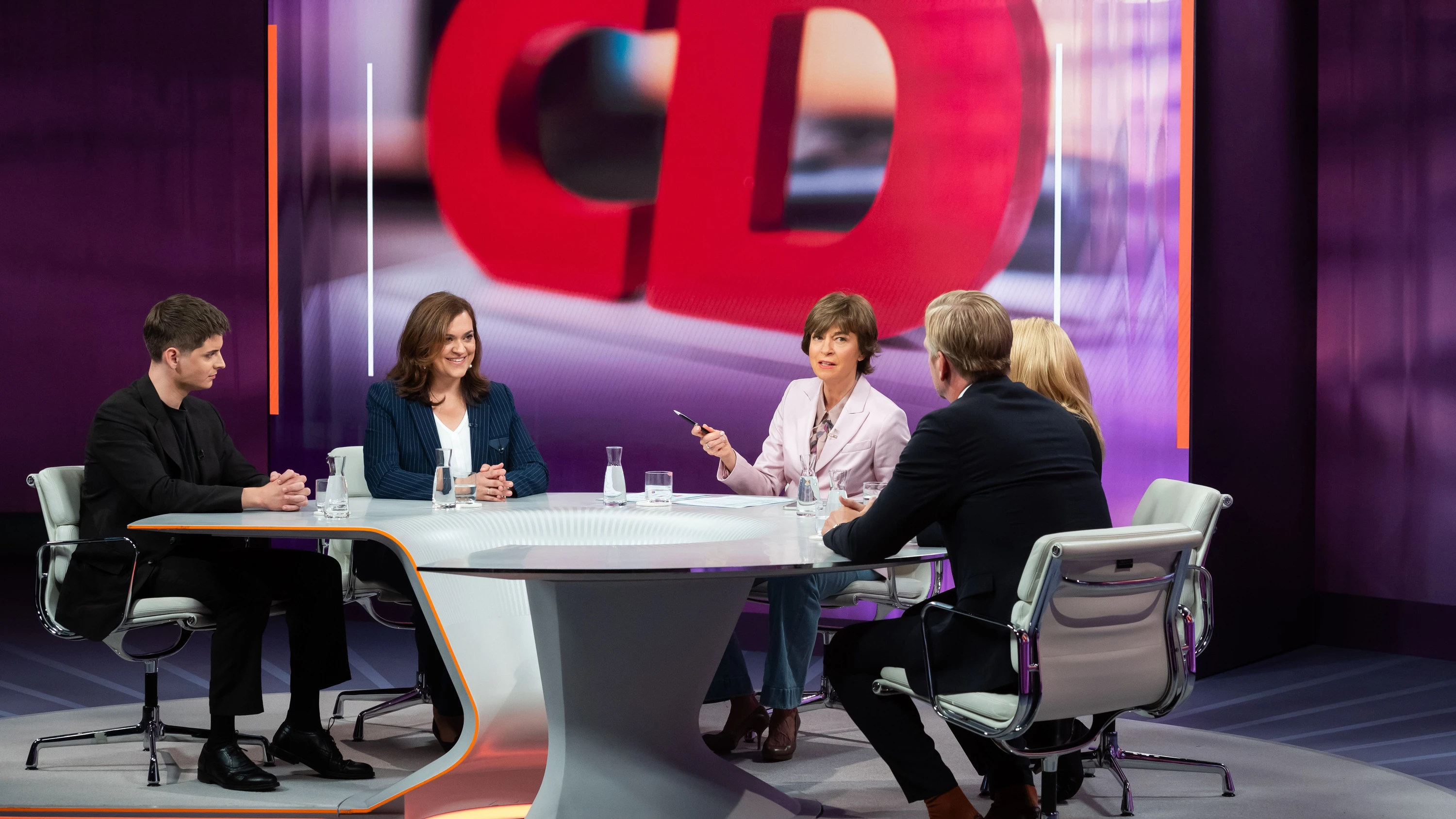 TV-Kritik „Maybrit Illner“: „Tief in den Abgrund geschaut“ TV-Kritik „Maybrit Illner“: „Tief in den Abgrund geschaut“