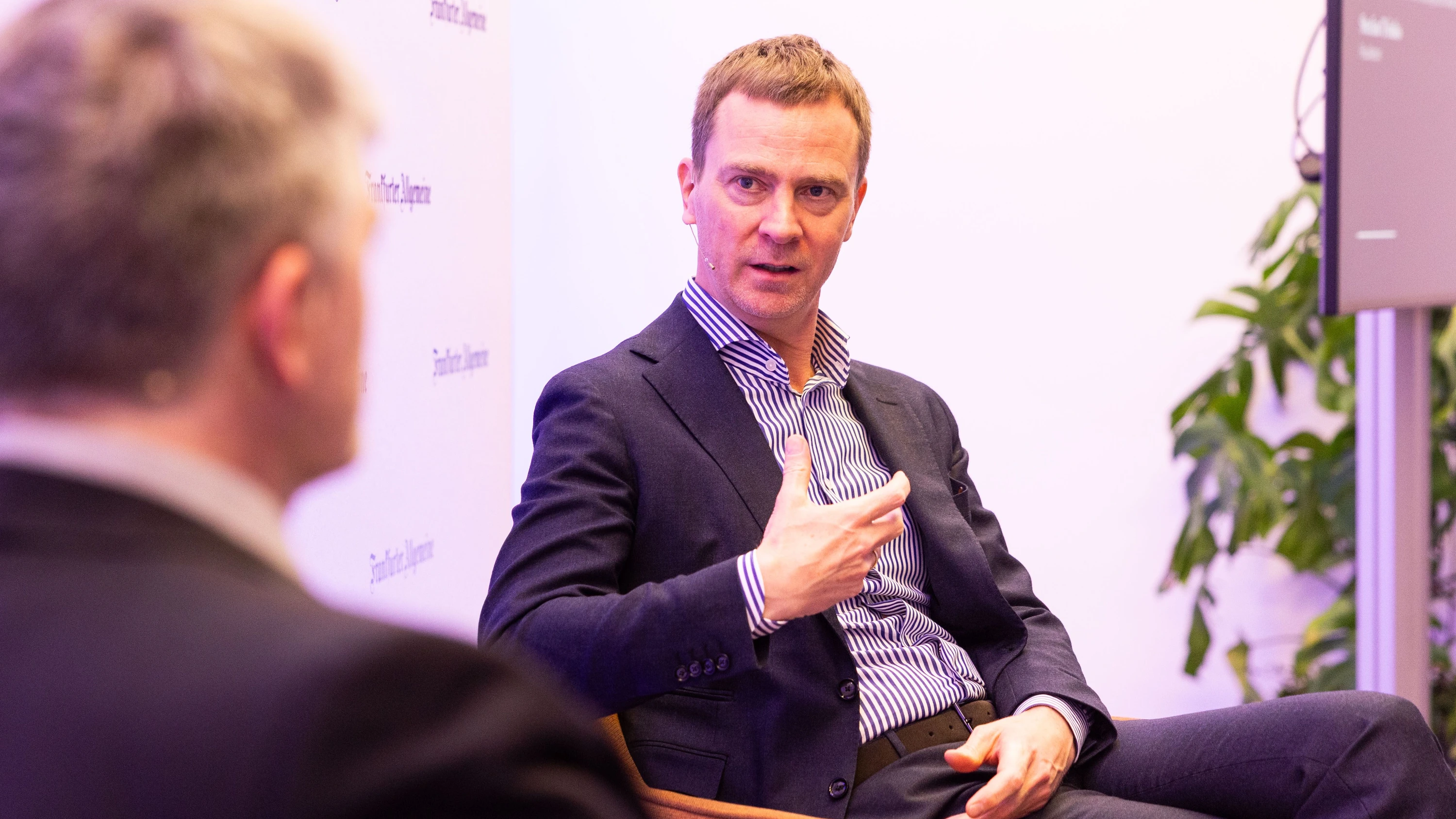 Städeldirektor bei F.A.Z.-Kongress: „Wer eine Petition unterzeichnet, muss überall Stellung beziehen“ Städeldirektor bei F.A.Z.-Kongress: „Wer eine Petition unterzeichnet, muss überall Stellung beziehen“