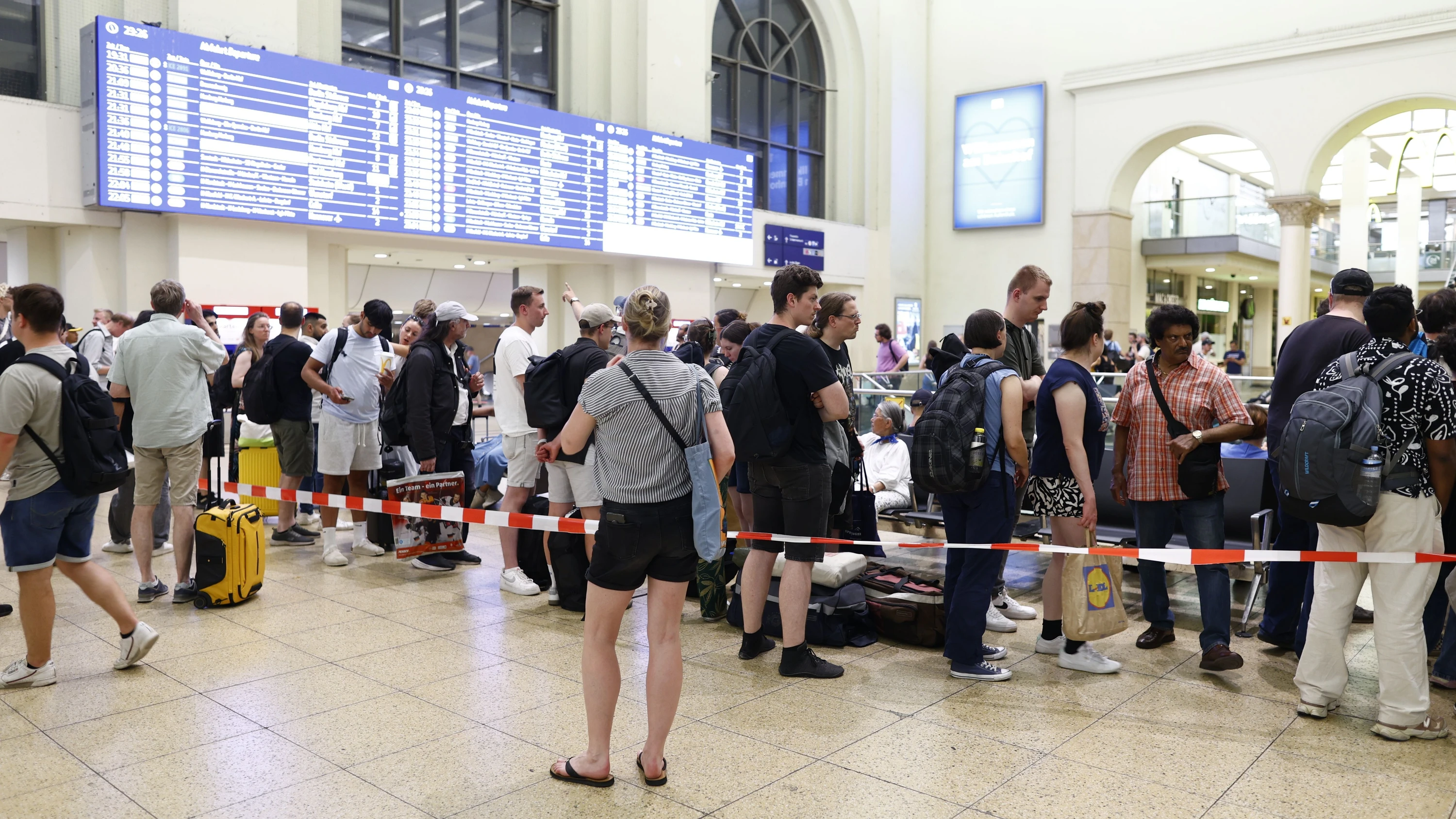 Deutsche Bahn: Wie es zum großen Zugausfall kam Deutsche Bahn: Wie es zum großen Zugausfall kam