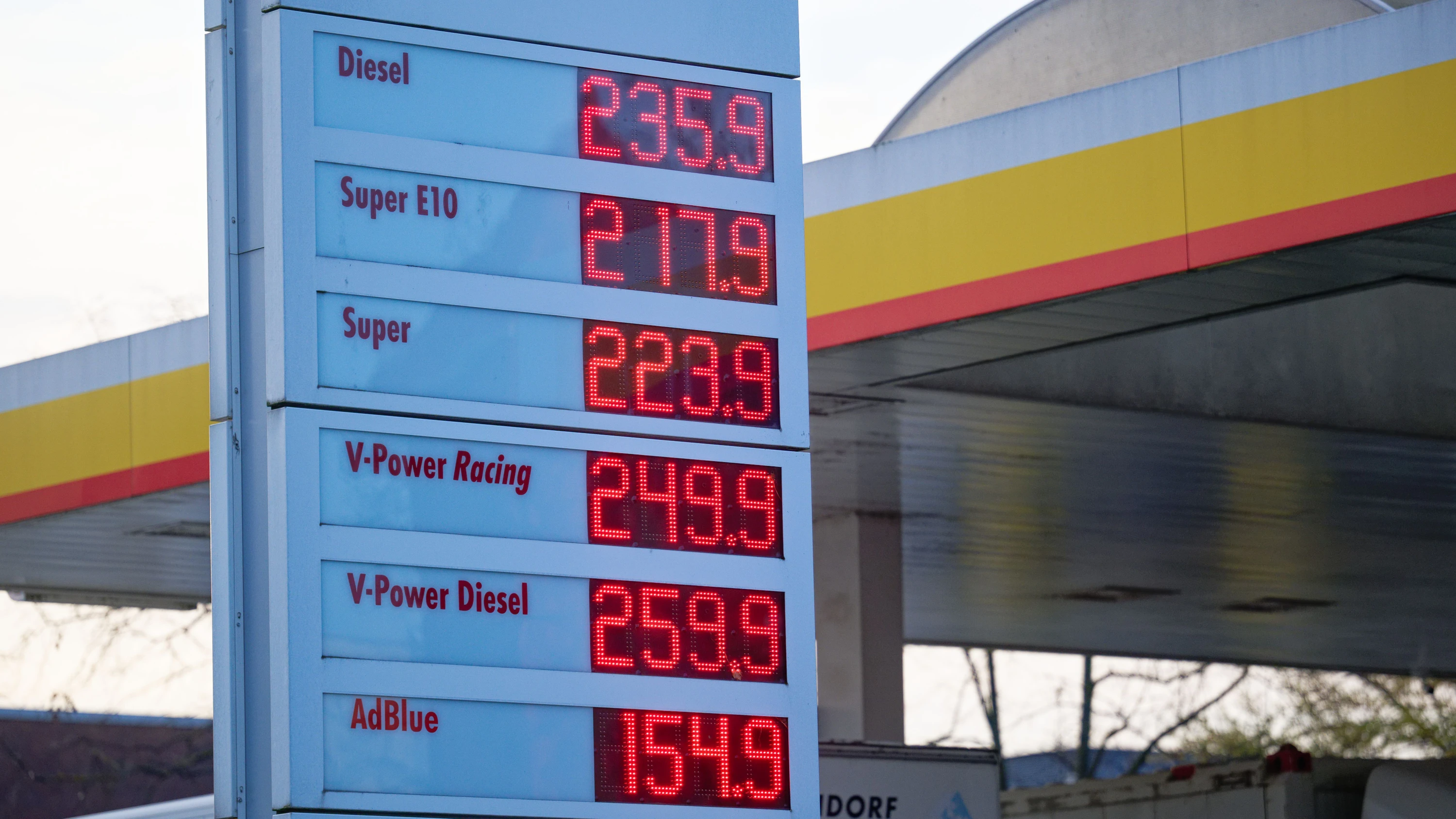 Teure Kraftstoffe: Steuersenkung statt Preisdeckel