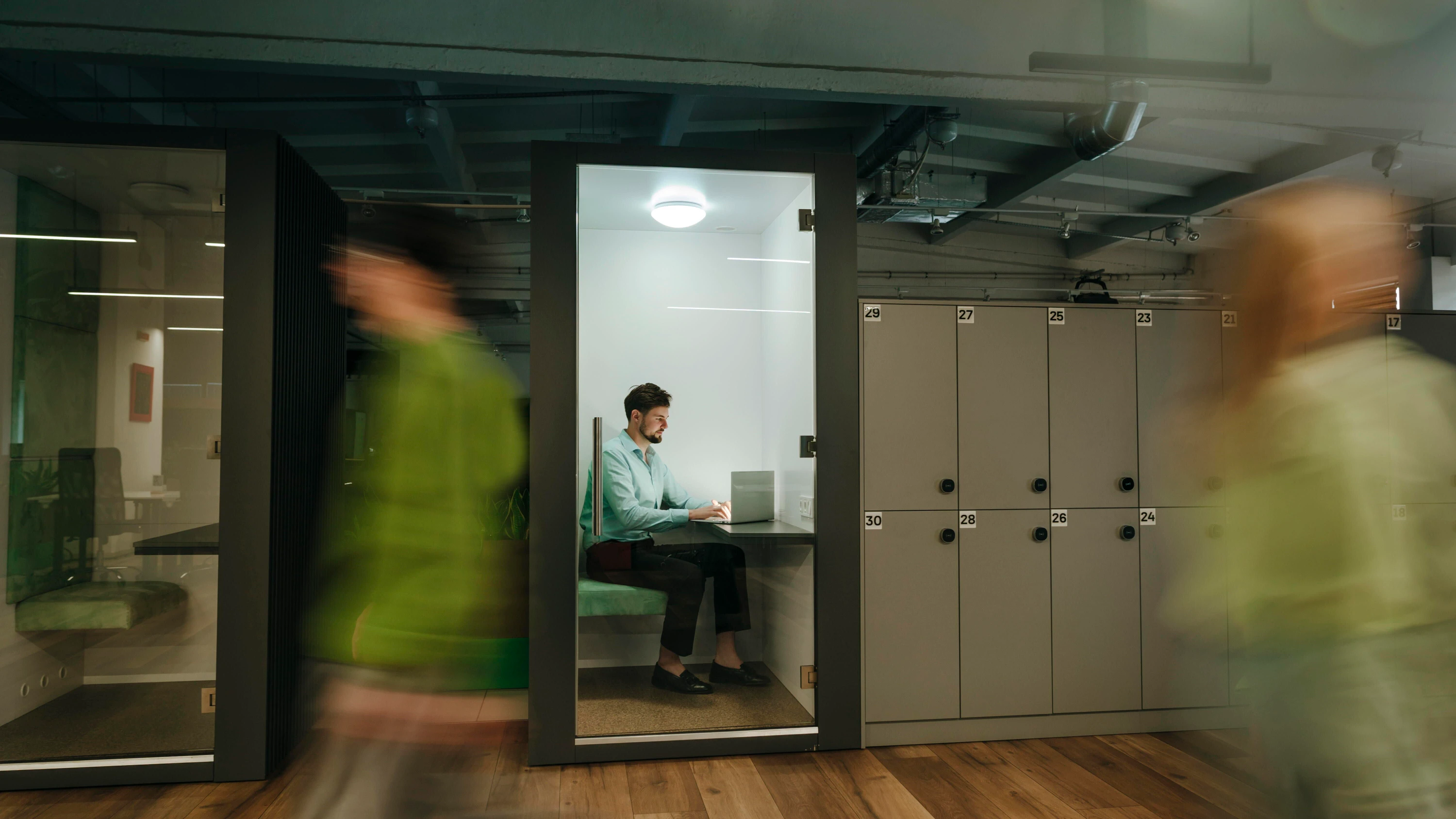 (+) Darauf kommt es an: Mehr Arbeit trotz Künstlicher Intelligenz