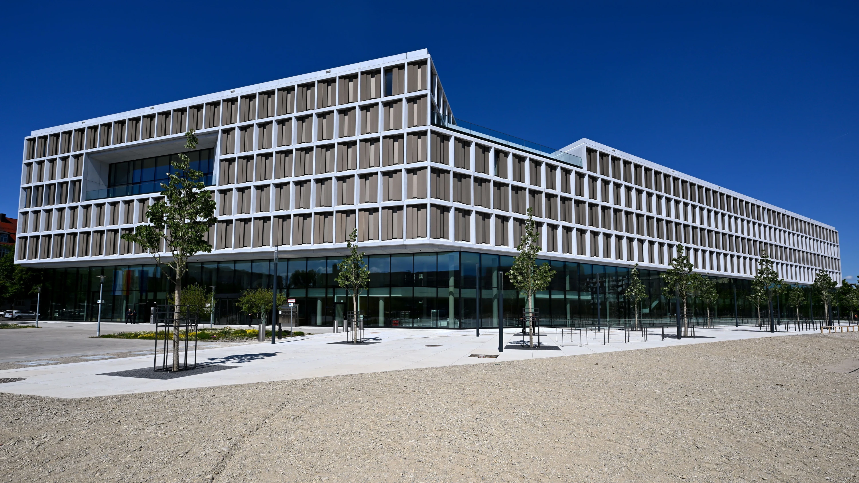 Das neue Strafjustizzentrum vor der Einweihungsfeier - dpa