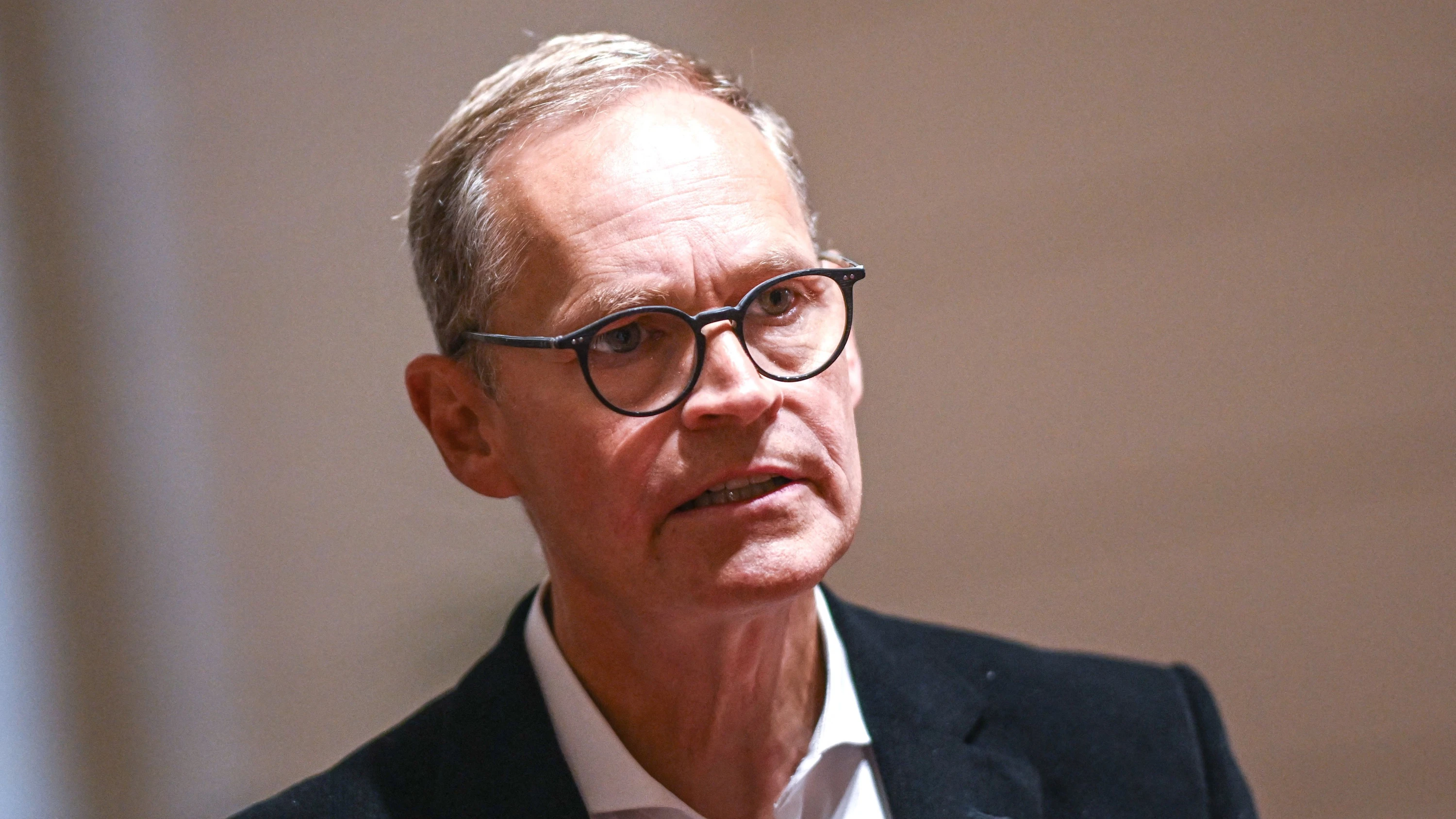 Der ehemalige Regierende Bürgermeister, Michael Müller (SPD), am Wahlsonntagin den Gängen des Abgeordnetenhauses in Berlin - dpa