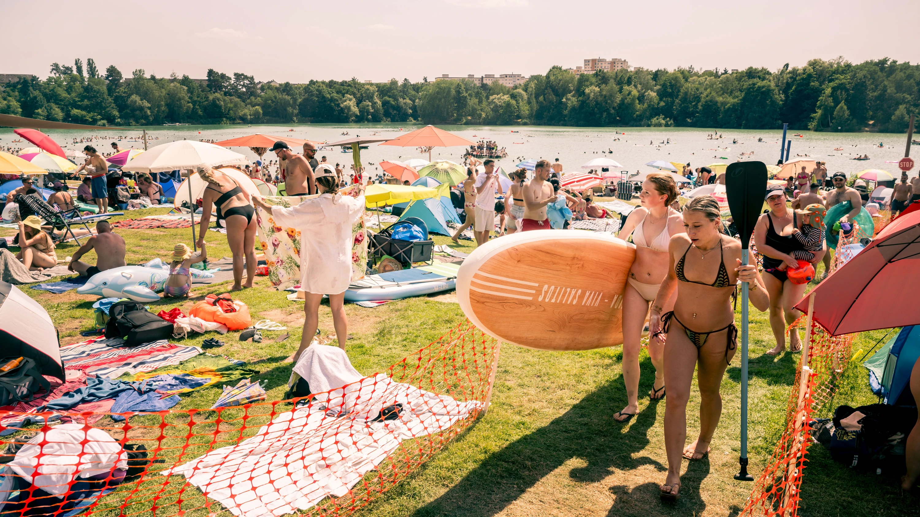 Strandbad Überfüllt: Und dann lässt die Polizei keinen mehr rein