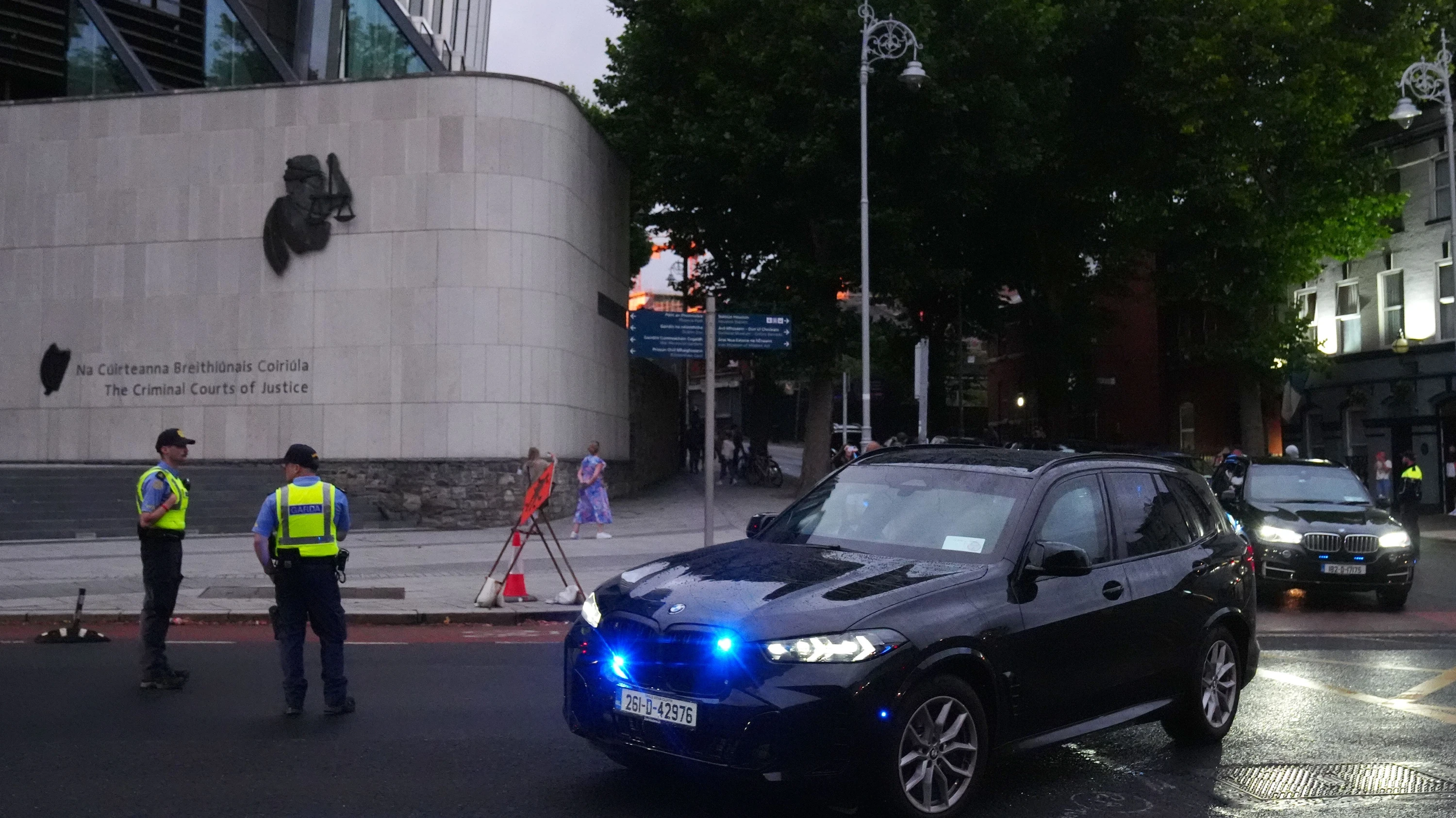 in-dublin-fahrzeuge-der-garda.webp