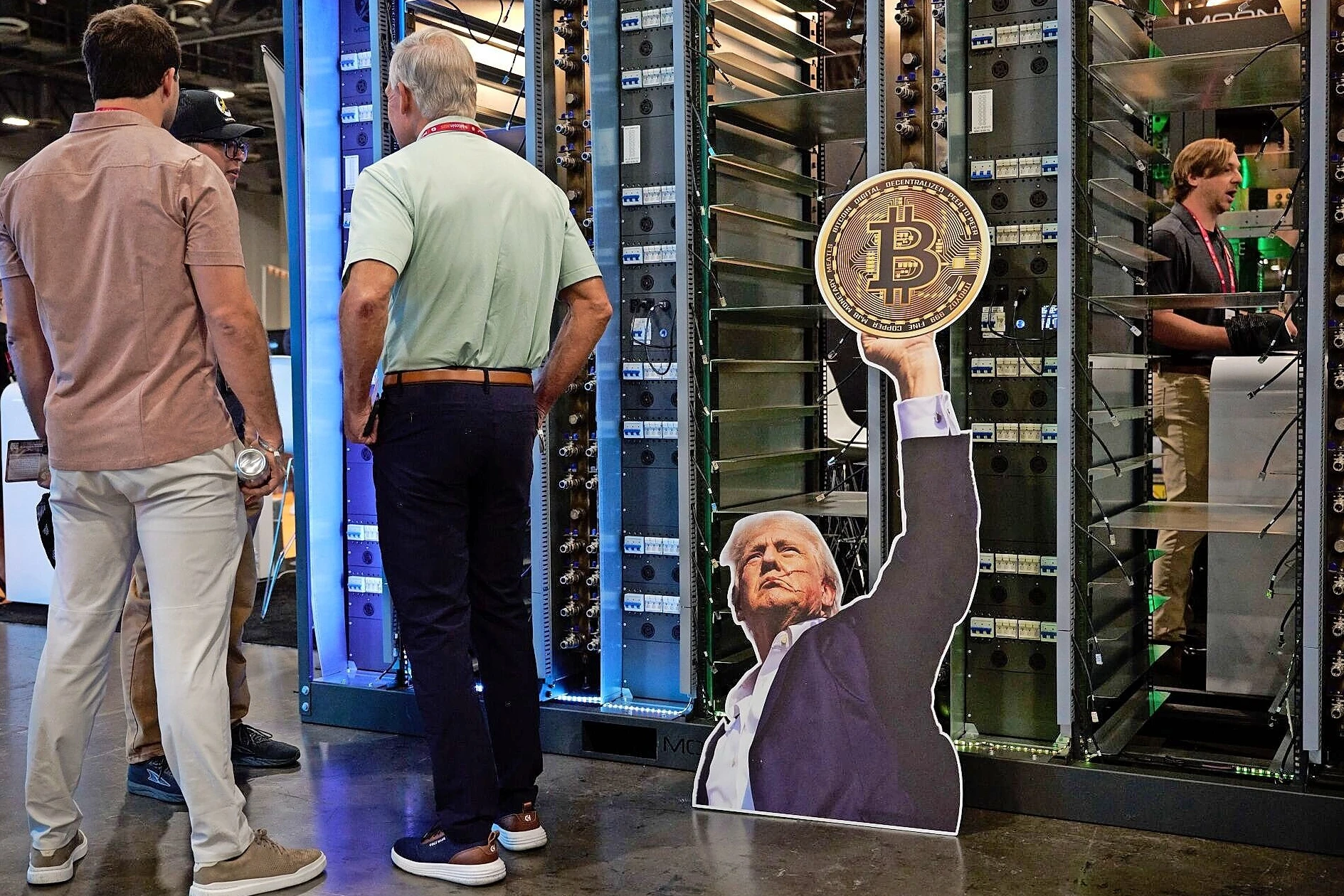 Trump macht Ernst bei Krypto: Bitcoin auf Rekordhoch | FAZ