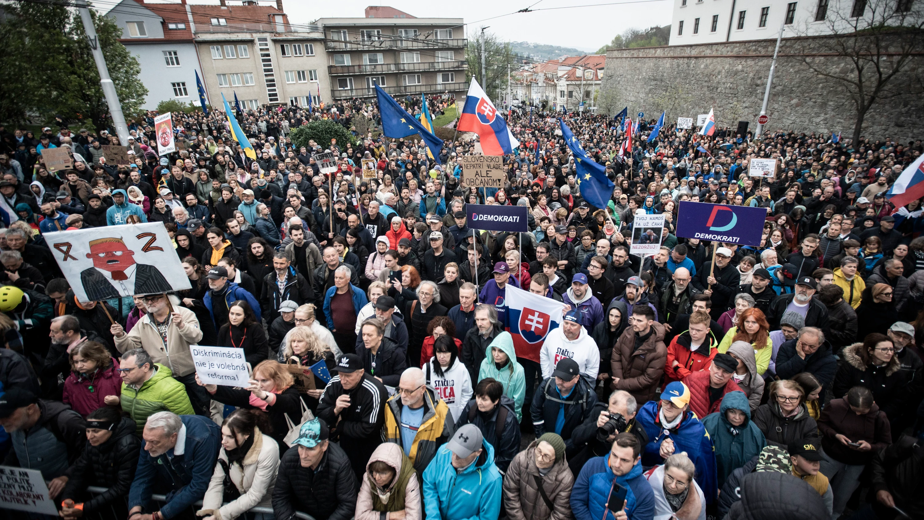 Geplante Wahlrechtsänderung: Tausende protestieren in Slowakei für Recht auf Briefwahl Geplante Wahlrechtsänderung: Tausende protestieren in Slowakei für Recht auf Briefwahl