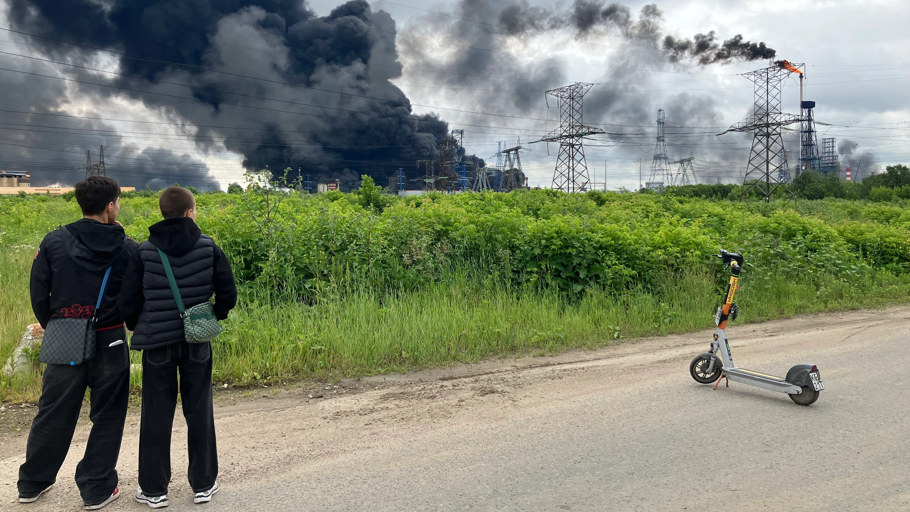 „Wieder 500 Tonnen Öl weg!“: Blick auf die Raffinerie von Kapotnja am Donnerstag - F.A.Z.