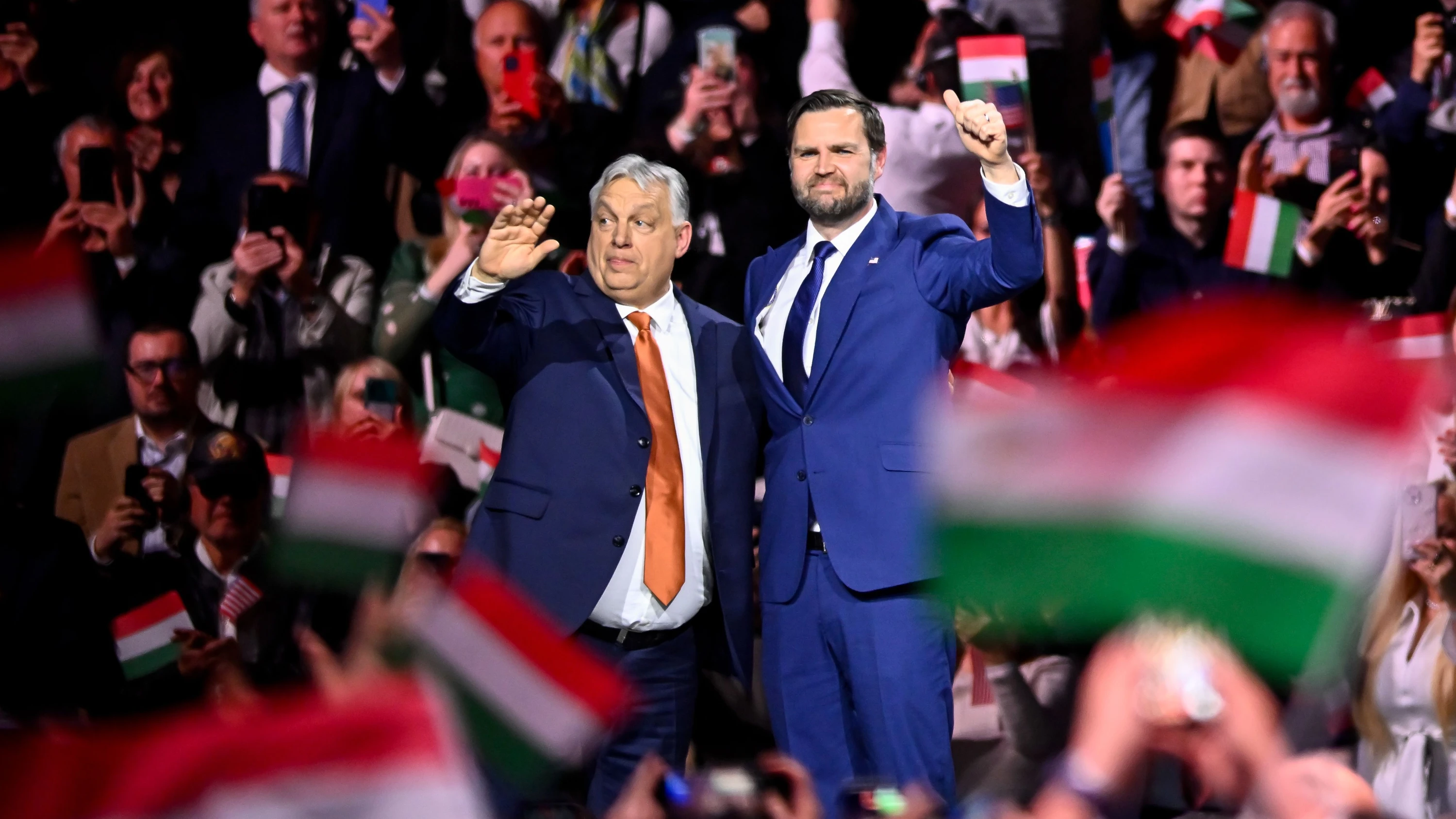 Viktor Orbán und US-Vizepräsident J.D. Vance während des gemeinsamen Auftritts in Budapest - AP