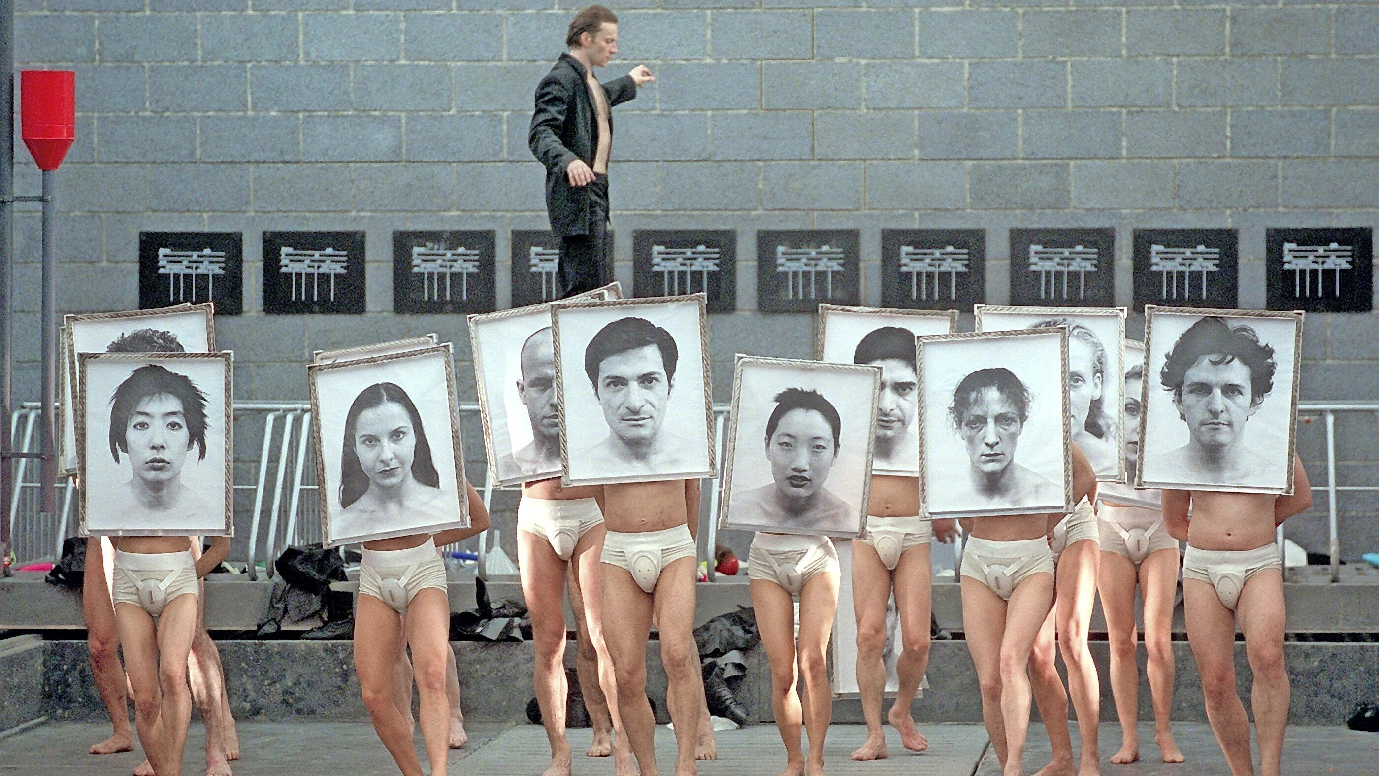 Aldous Huxley: Gefällt euch etwa euer Sklavendasein? Aldous Huxley: Gefällt euch etwa euer Sklavendasein?